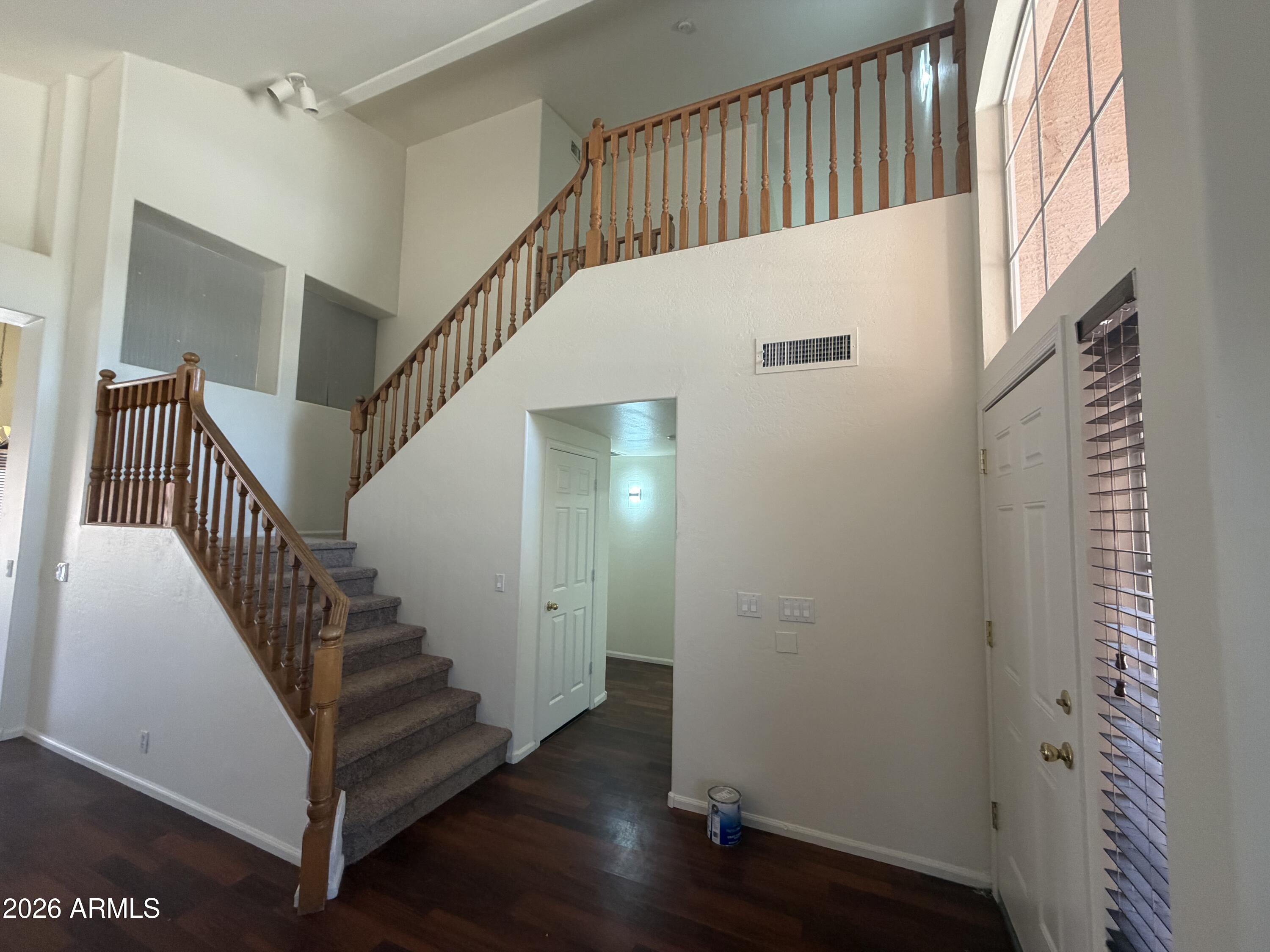 908 N GREGORY Place
