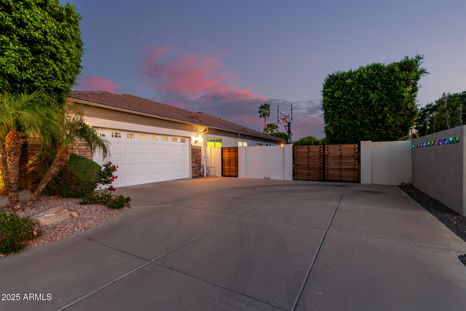 3931 E FOX Circle