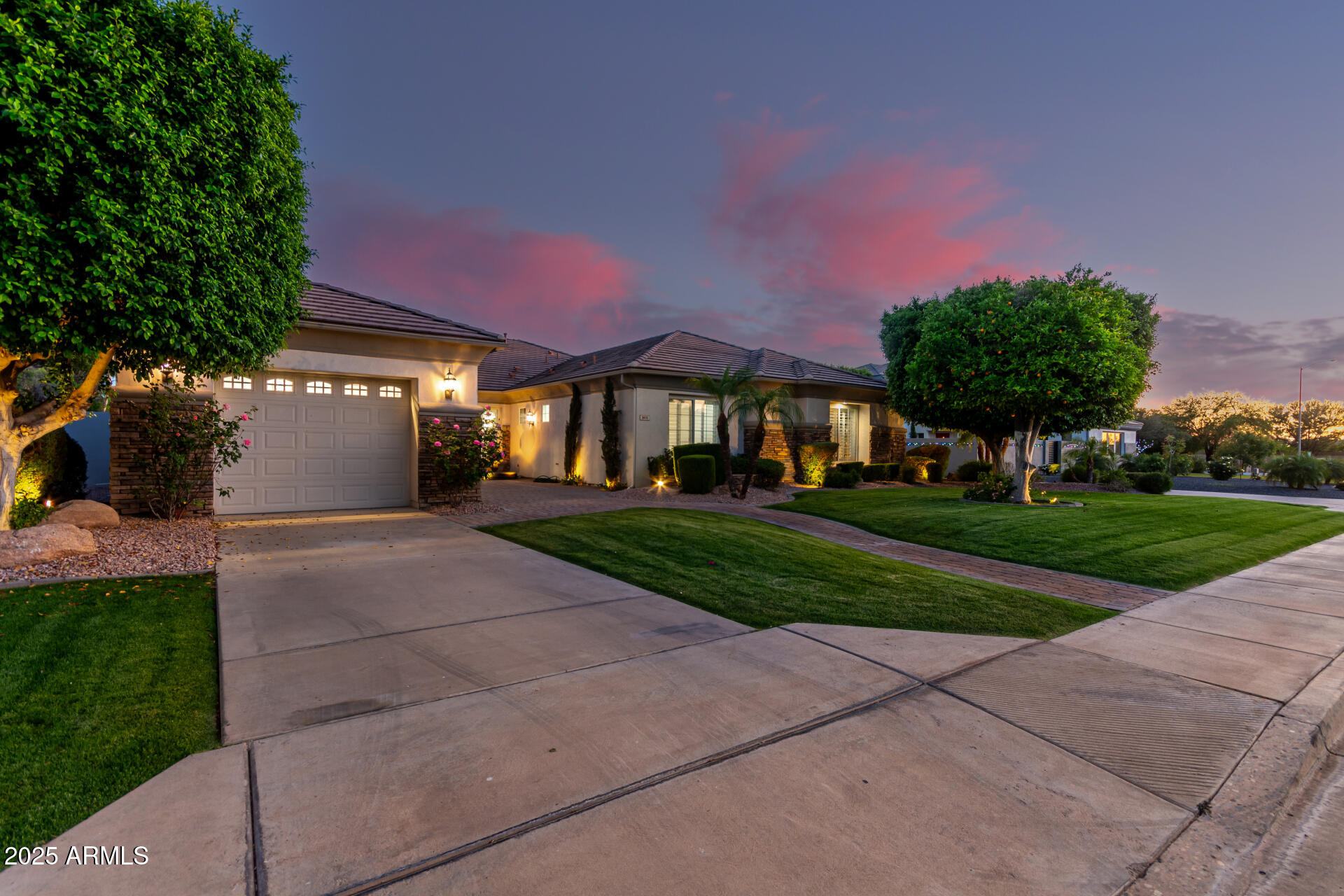3931 E FOX Circle
