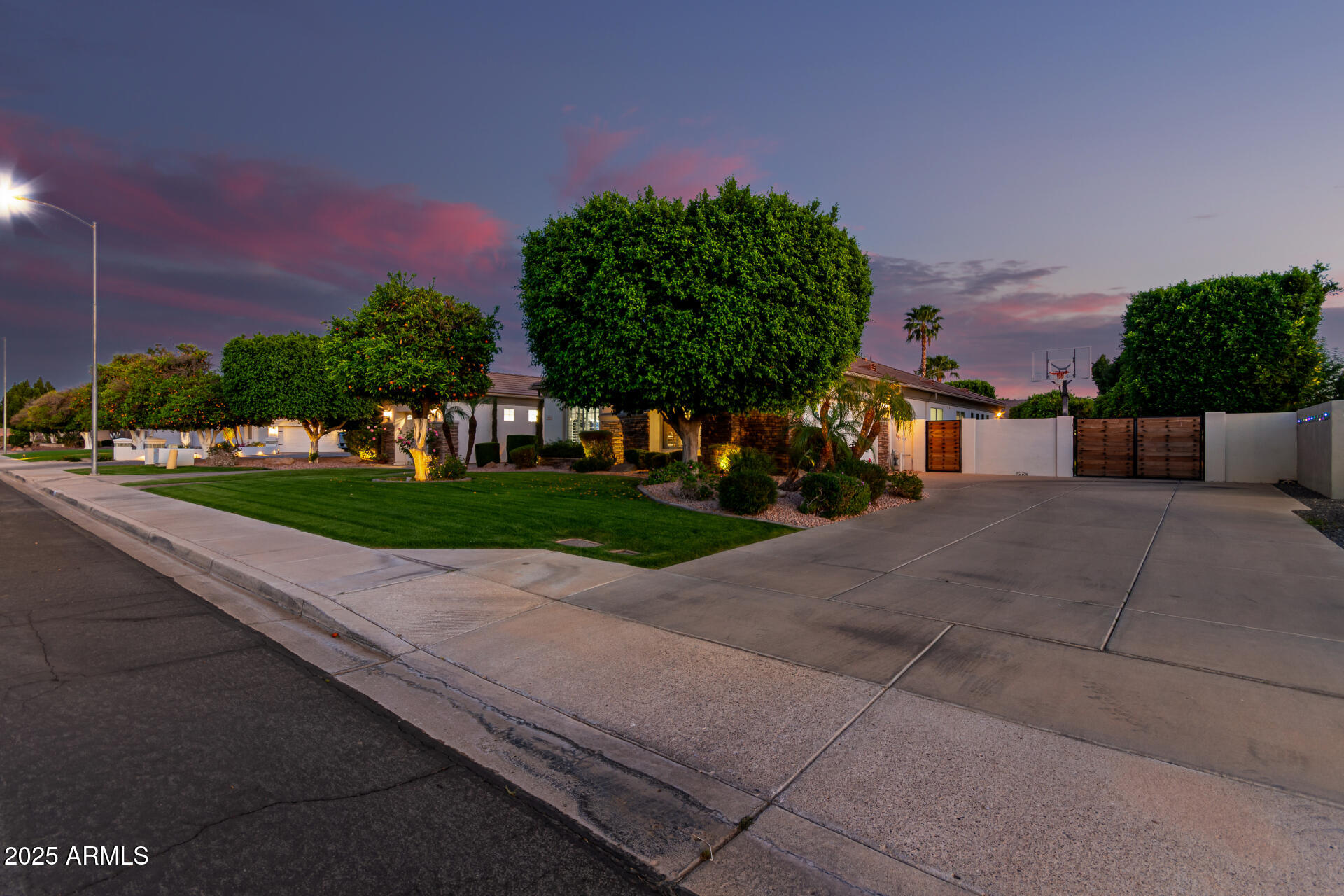 3931 E FOX Circle