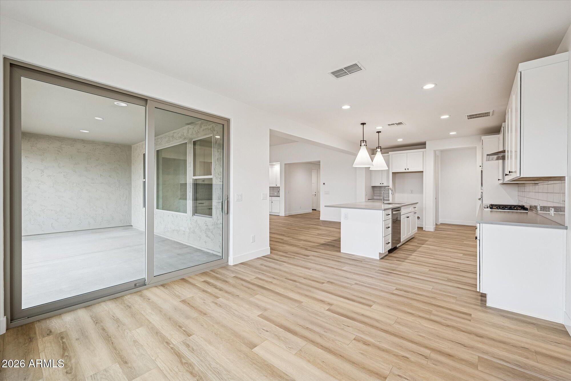 16673 W WHITTON Avenue