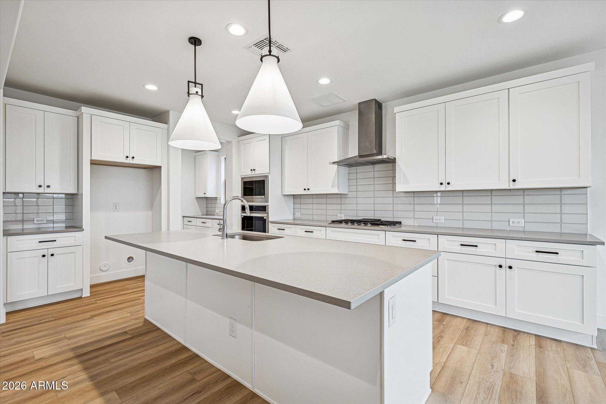 16673 W WHITTON Avenue