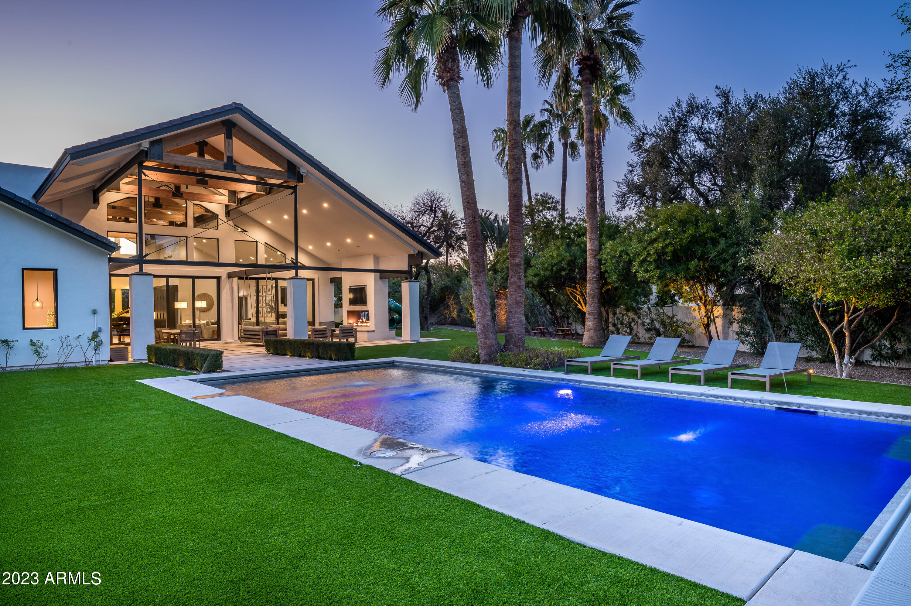 8144 E DEL BARQUERO Drive