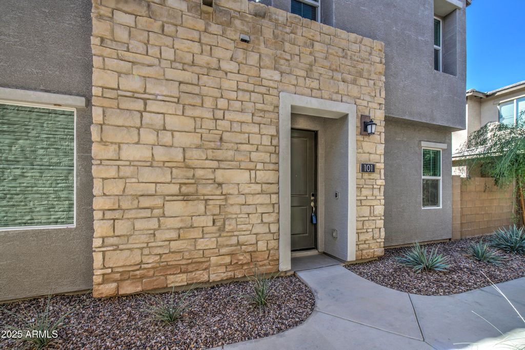 Photo of 736 E Rojo Way #101, Gilbert, AZ 85297 (MLS # 6951362)