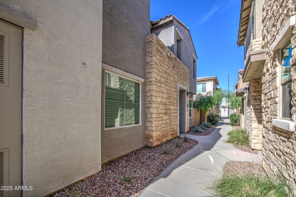 Photo of 736 E Rojo Way #101, Gilbert, AZ 85297 (MLS # 6951362)