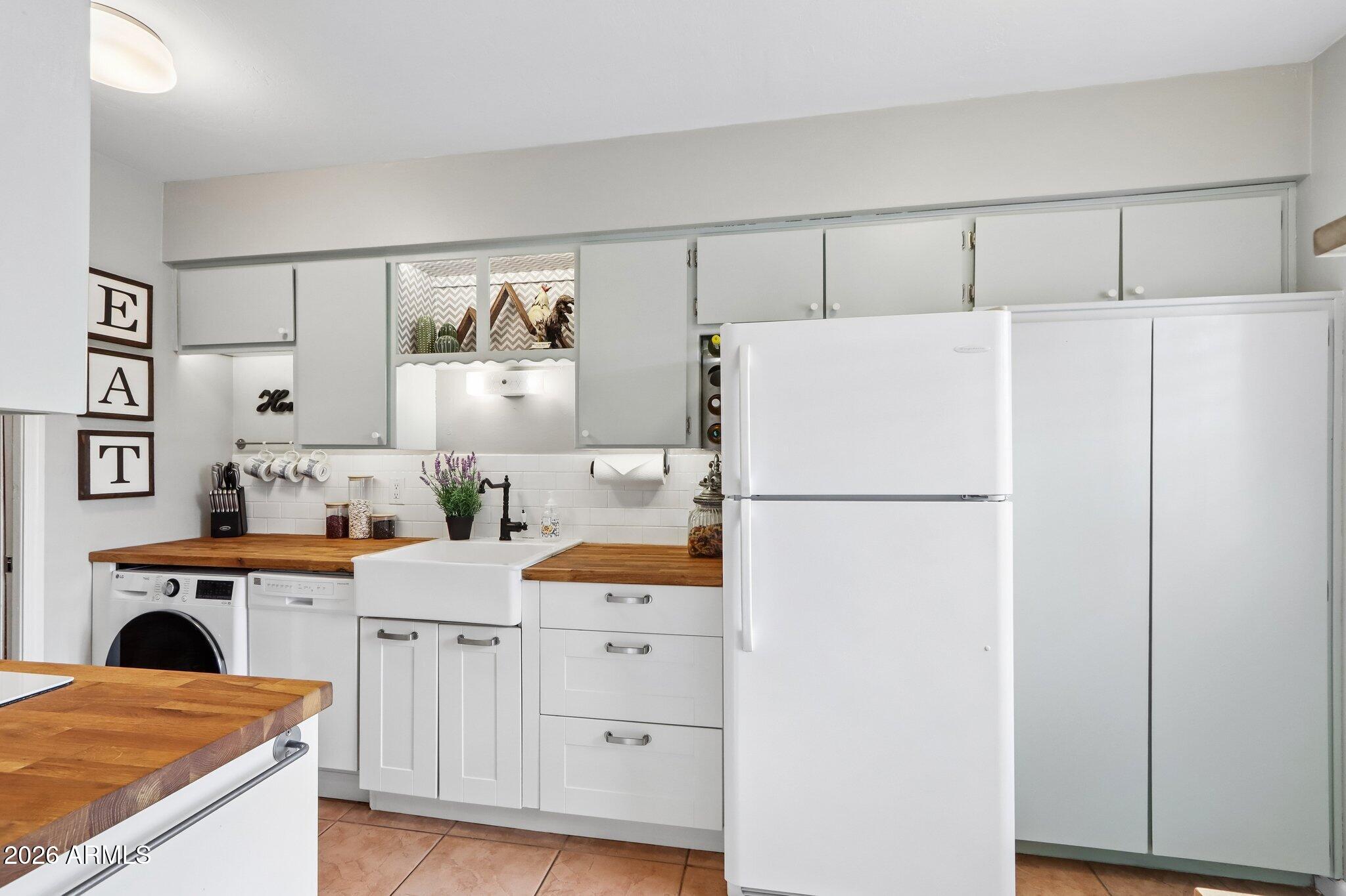 1107 W OSBORN Road 114