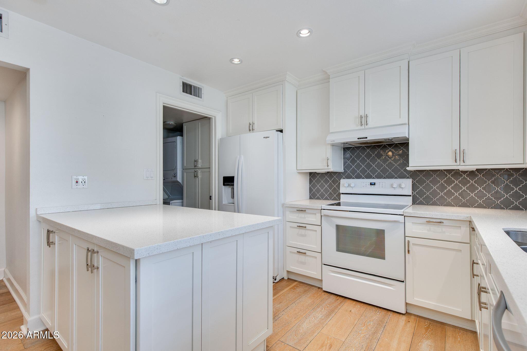 WILLIAMSBURG SQUARE CONDOMINIUMS - Residential