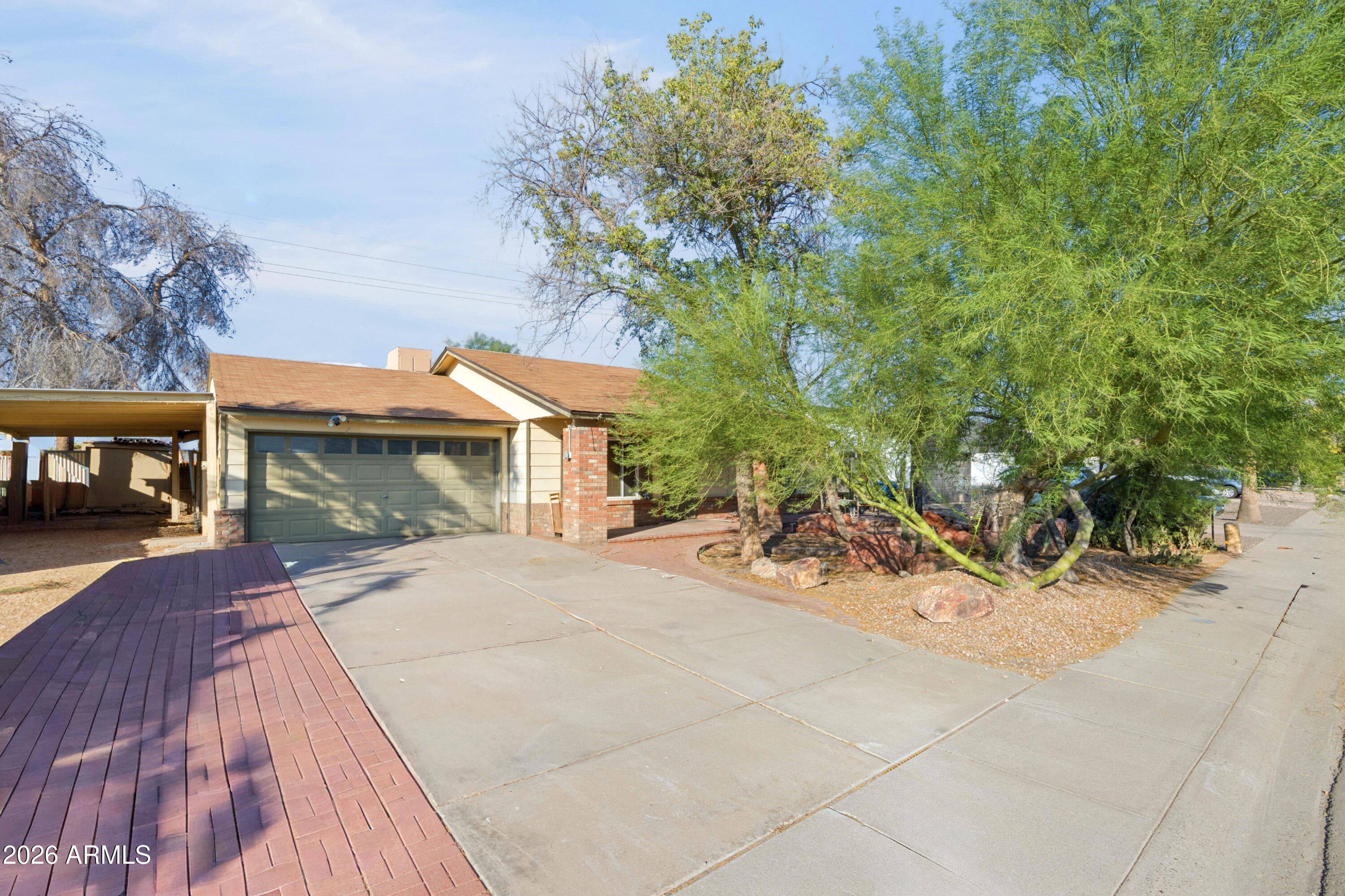 1148 W GREENWAY Drive