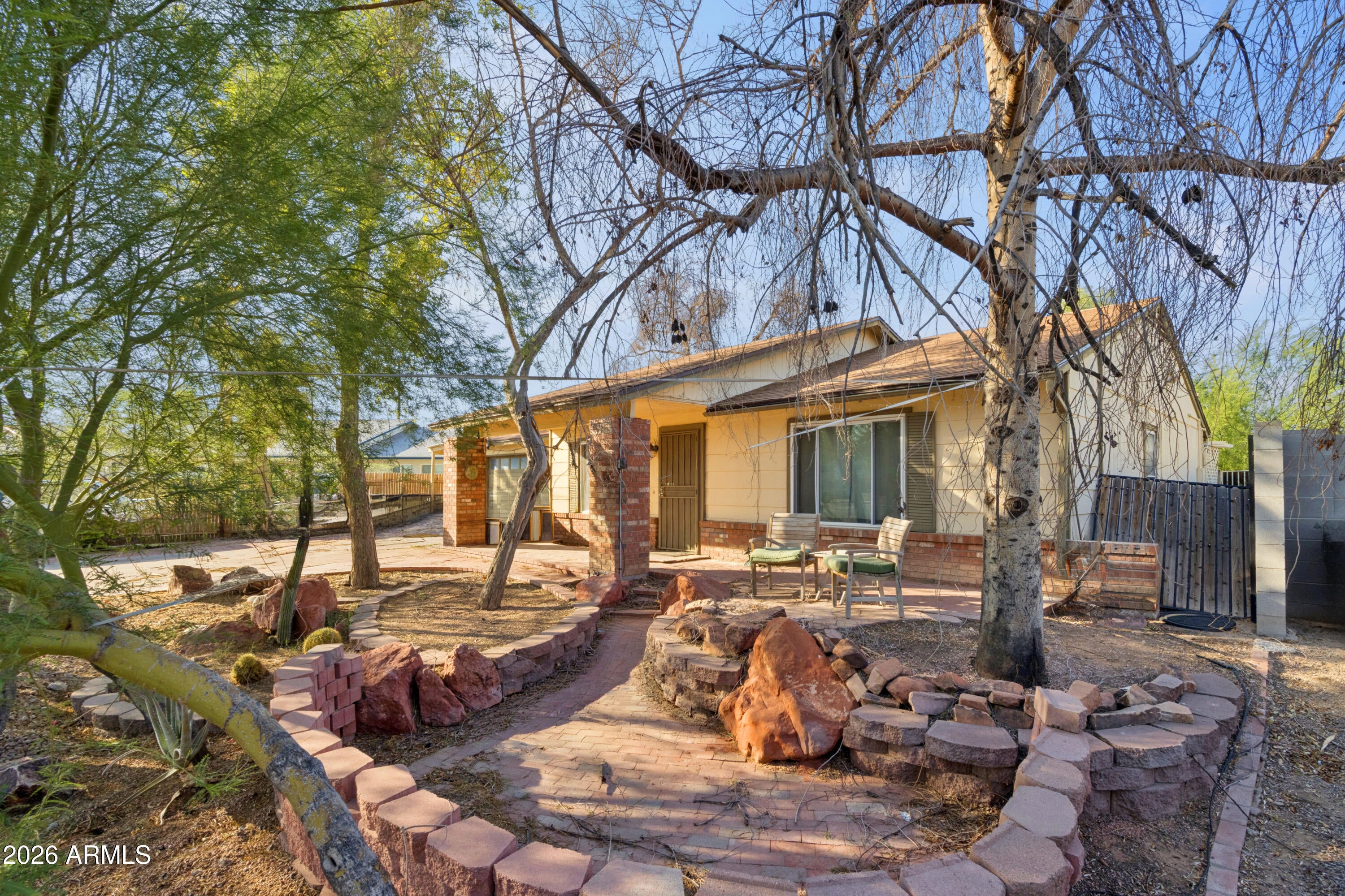 1148 W GREENWAY Drive