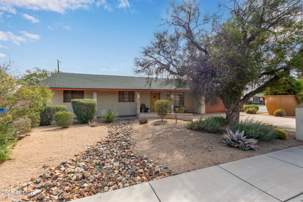 Photo of 815 N Evergreen Street, Chandler, AZ 85225 (MLS # 6922892)