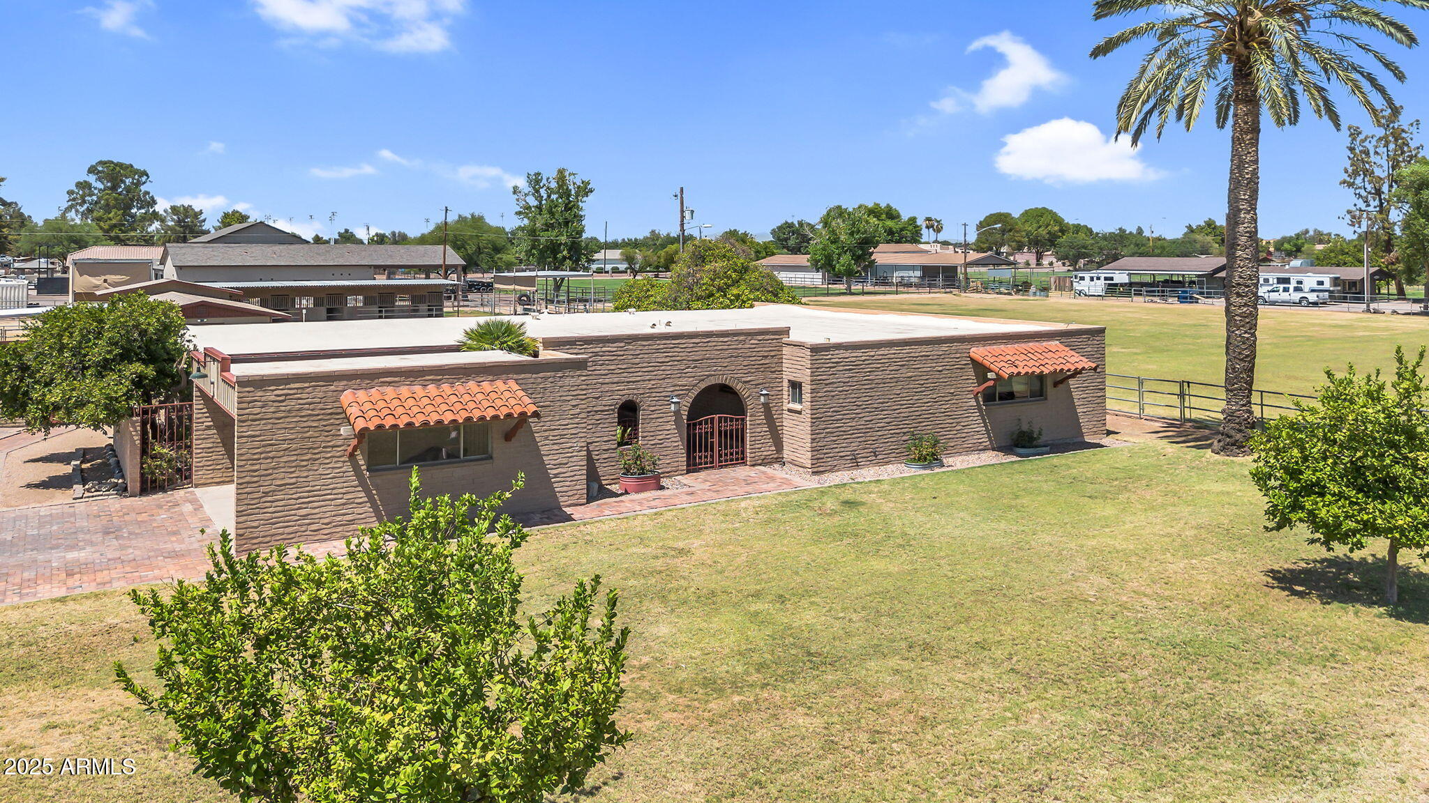 414 E MORGAN Drive