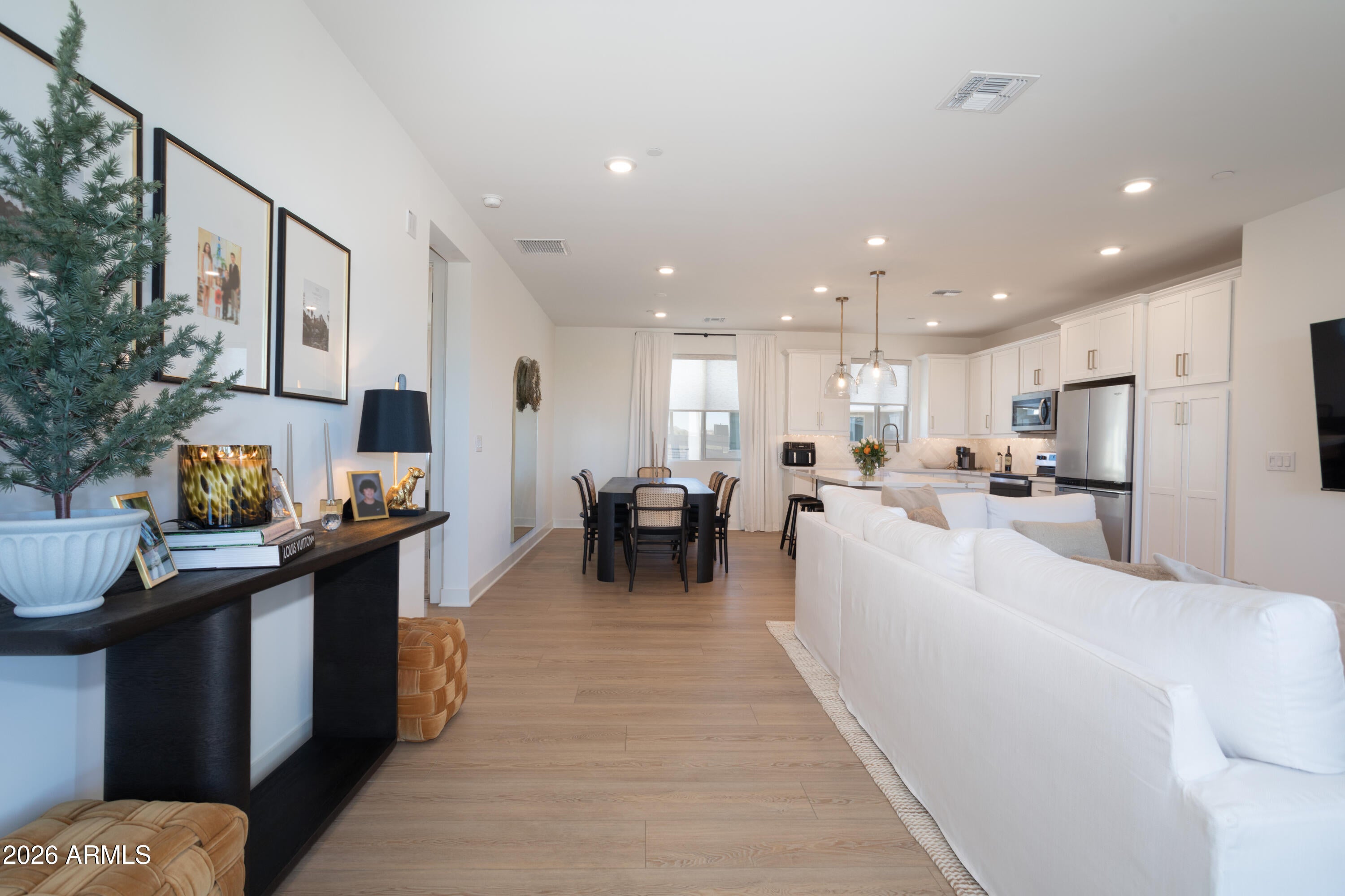 2121 W SONORAN DESERT Drive 8