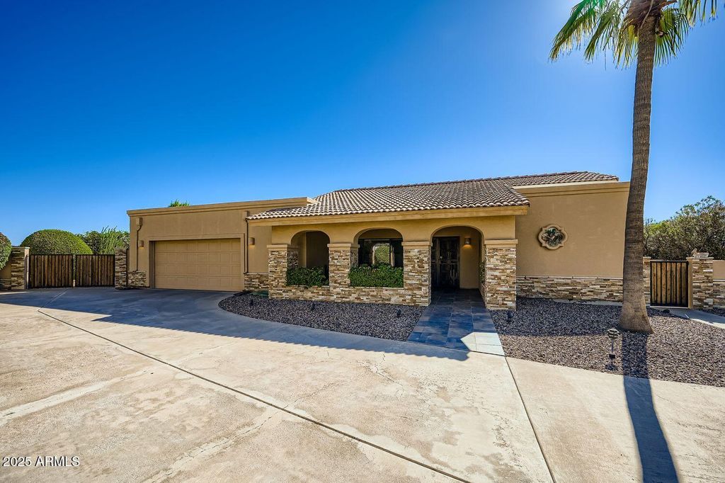 Photo of 15876 E Tepee Drive, Fountain Hills, AZ 85268 (MLS # 6935199)