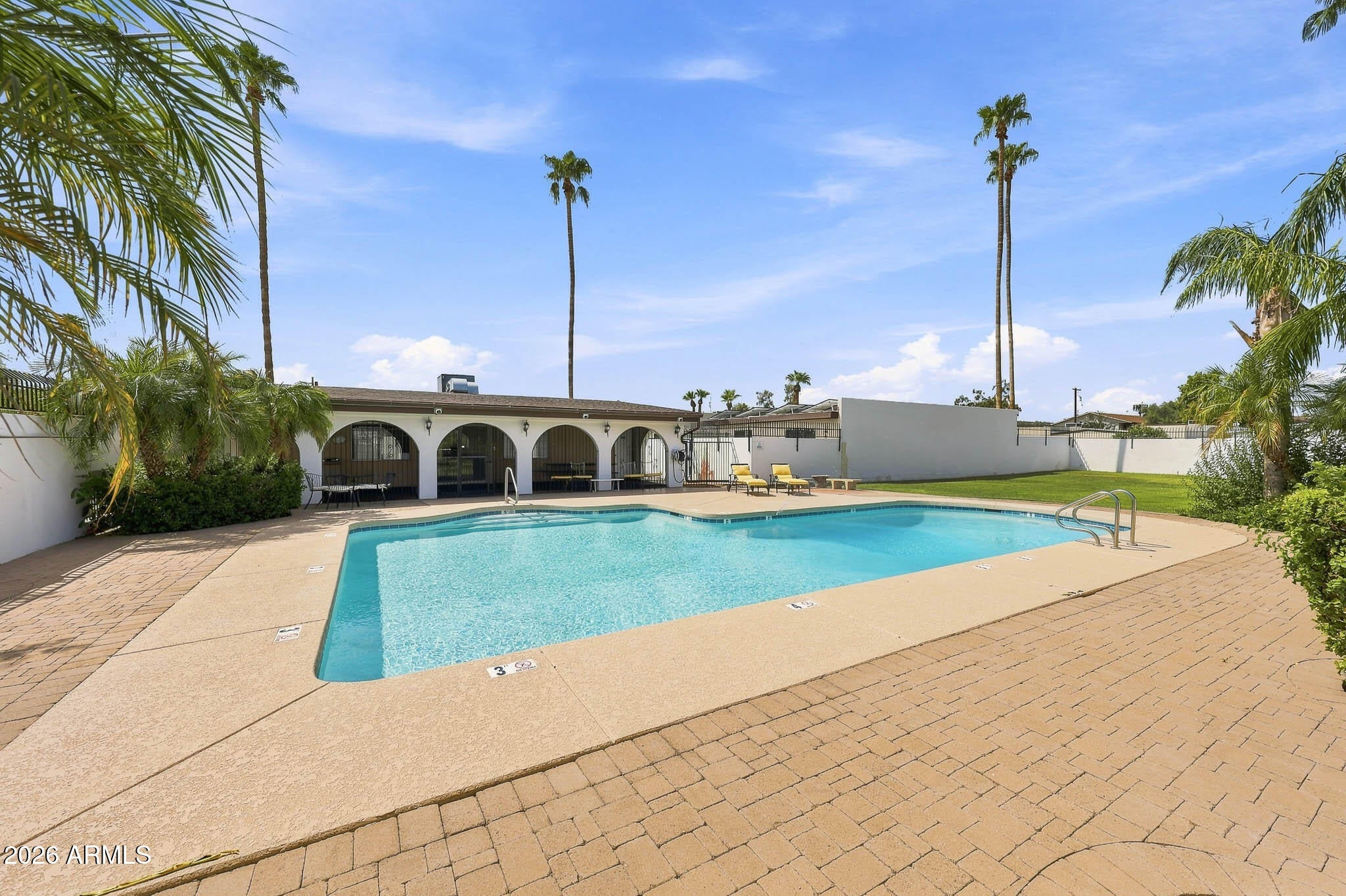 410 W LAGUNA Drive