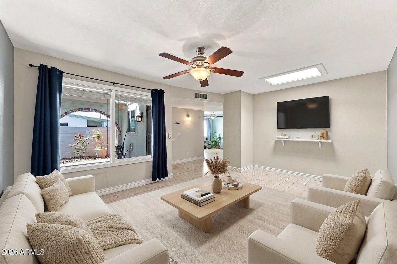 410 W LAGUNA Drive