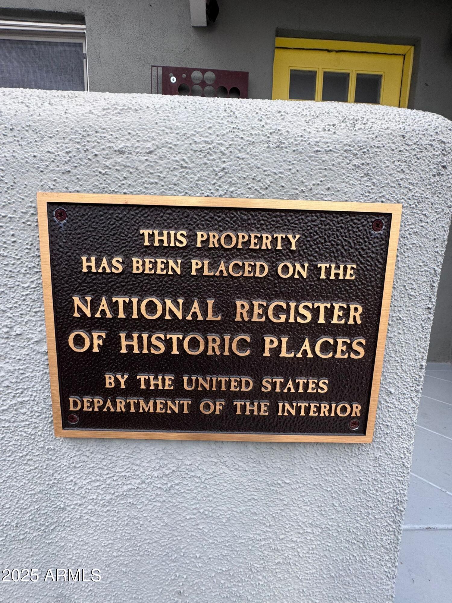 1518 W WINDSOR Avenue