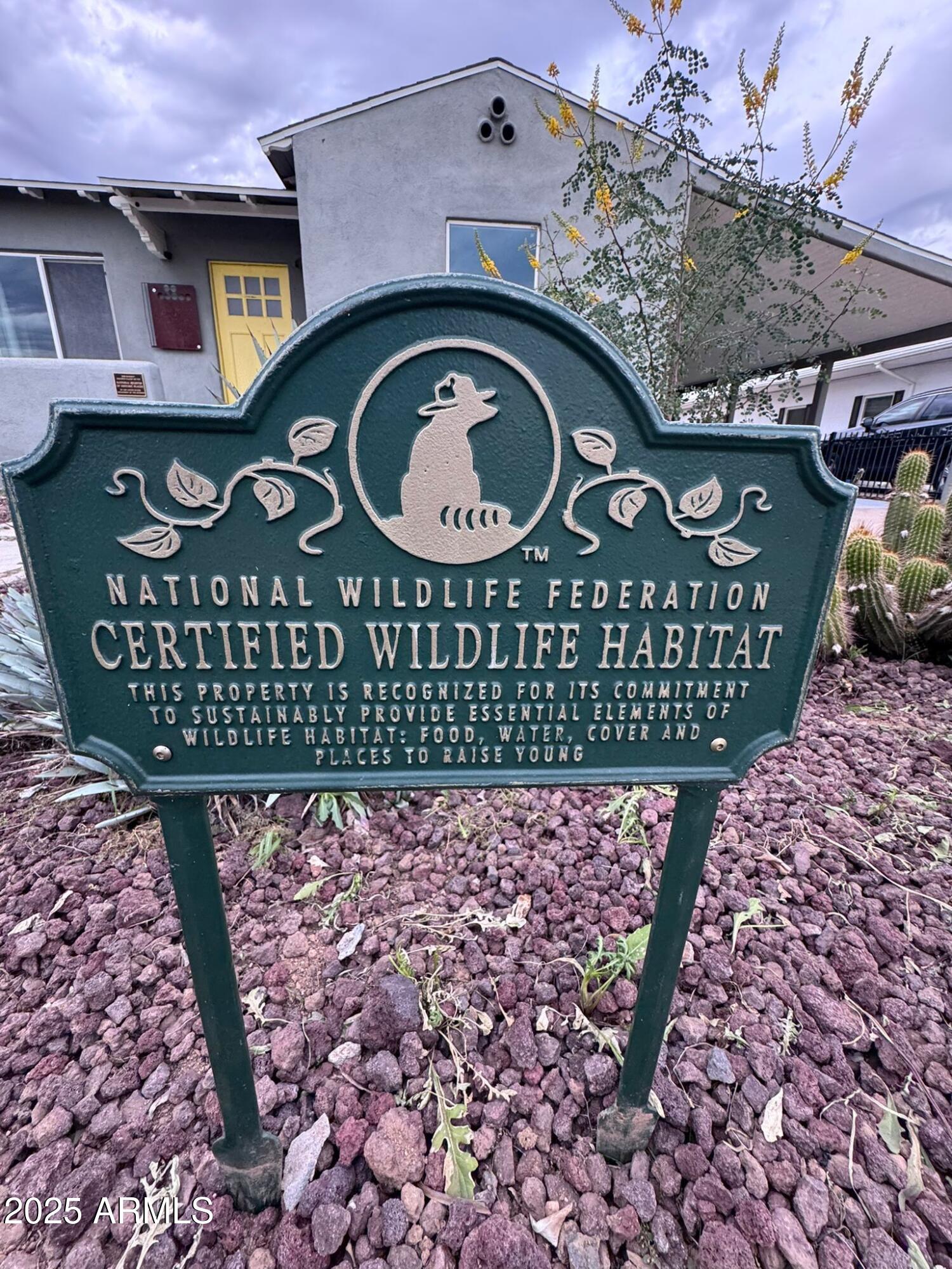 1518 W WINDSOR Avenue