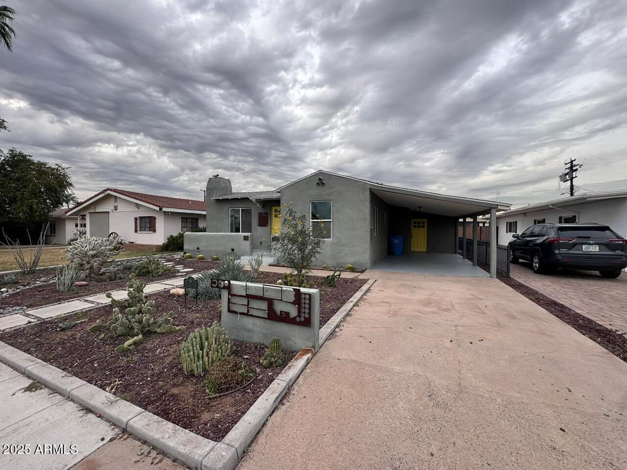 1518 W WINDSOR Avenue