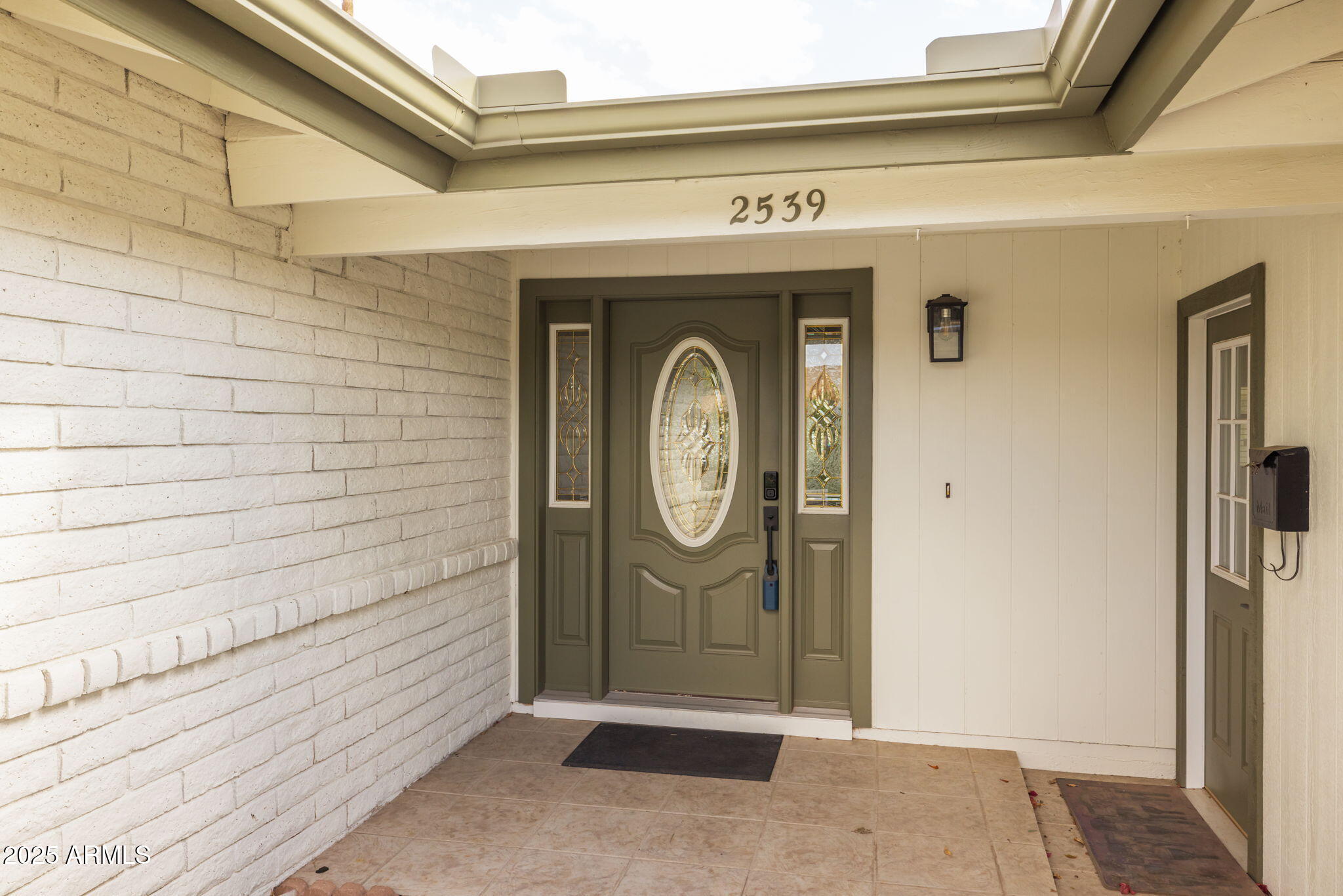 2539 E GENEVA Drive