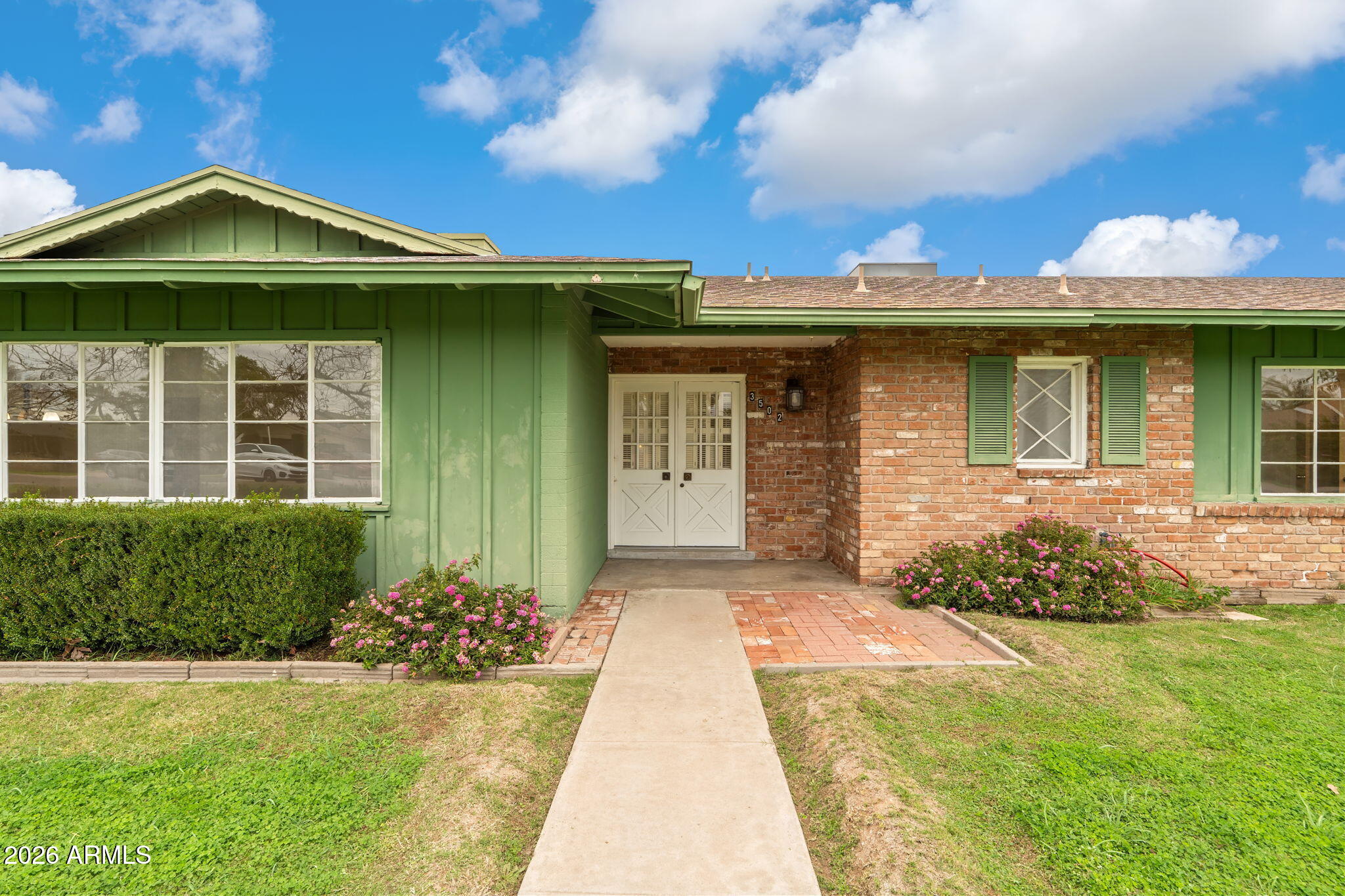 3502 E PASADENA Avenue