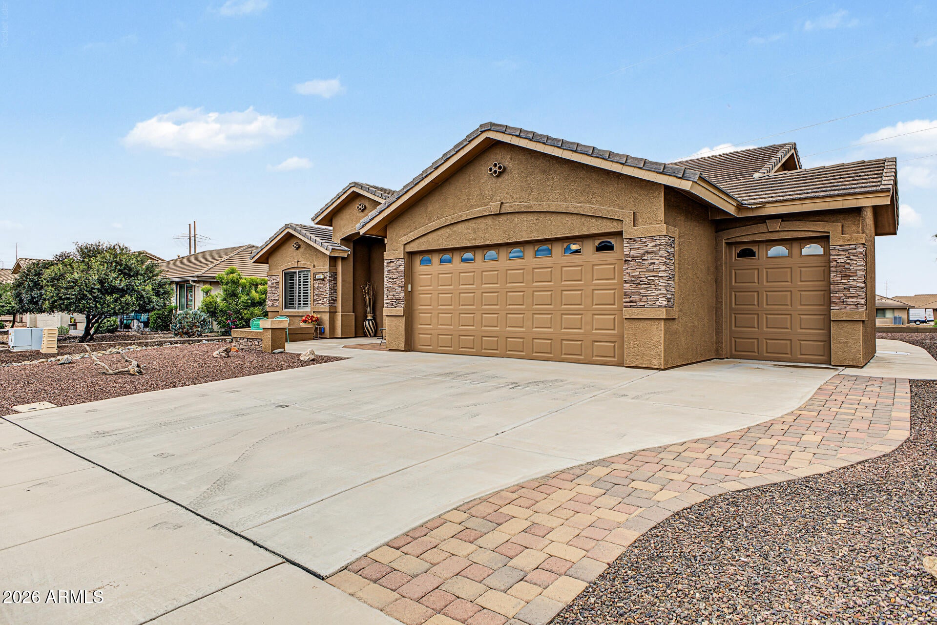 2952 S LINDENWOOD --