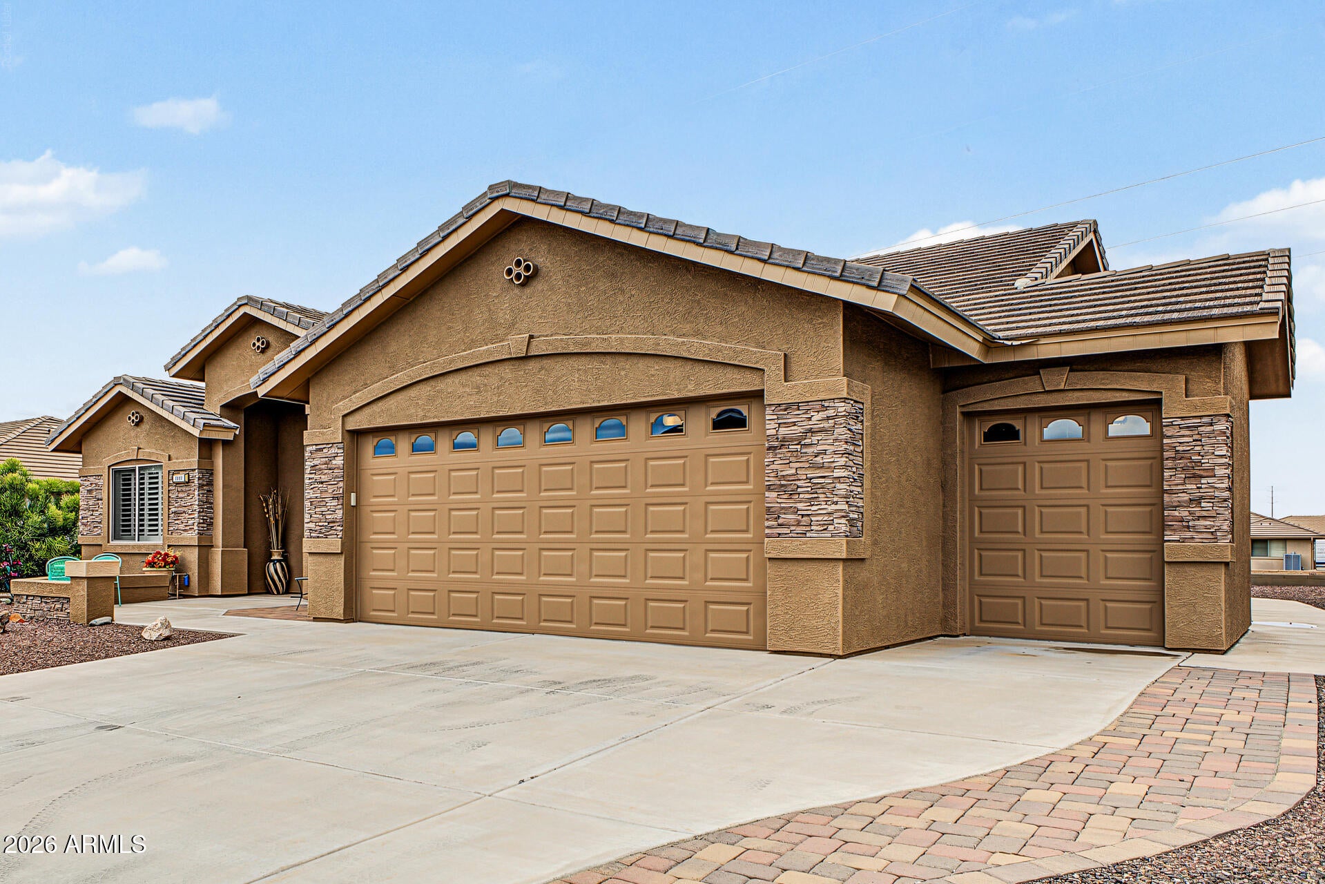 2952 S LINDENWOOD --