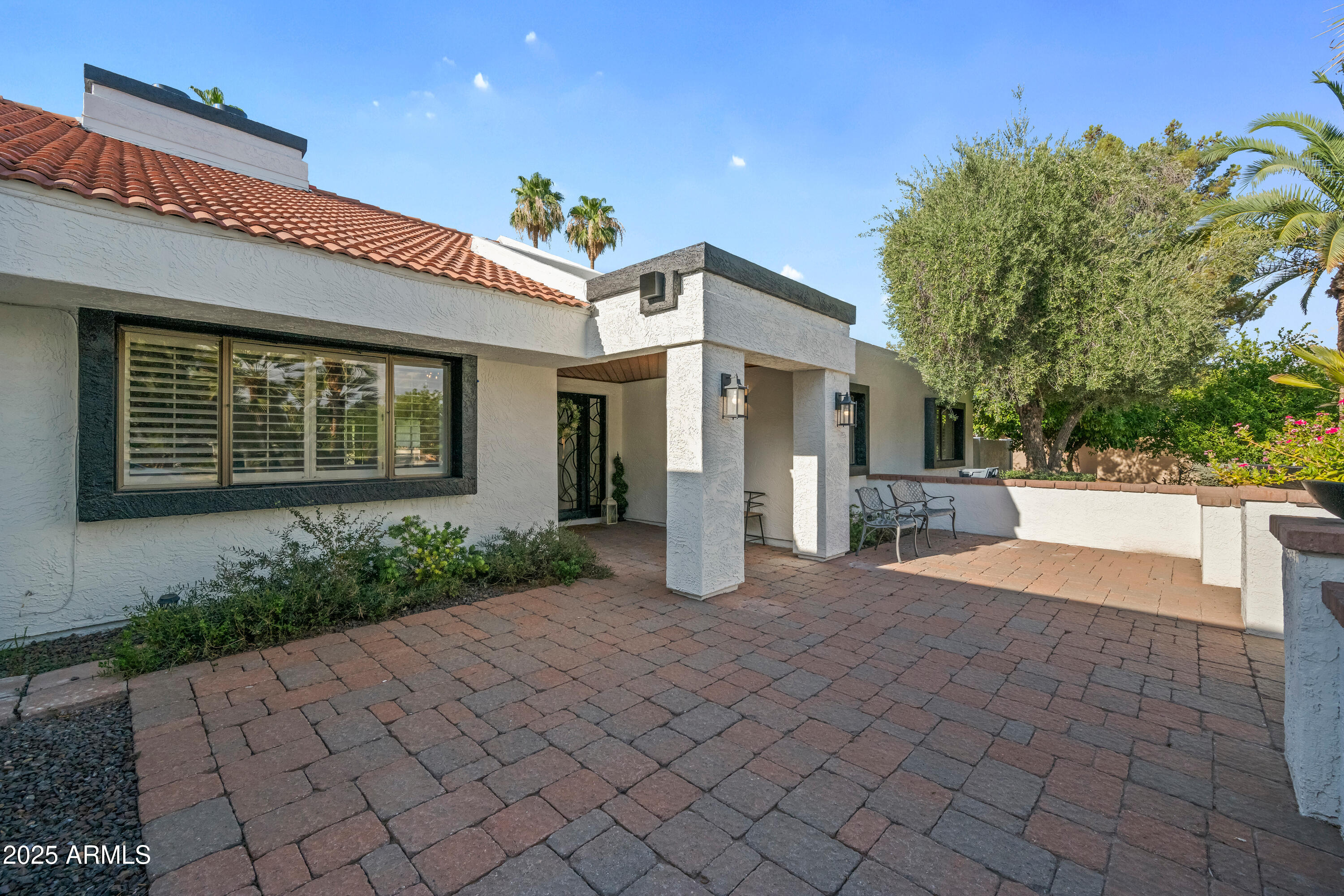 540 E CERCADO Lane