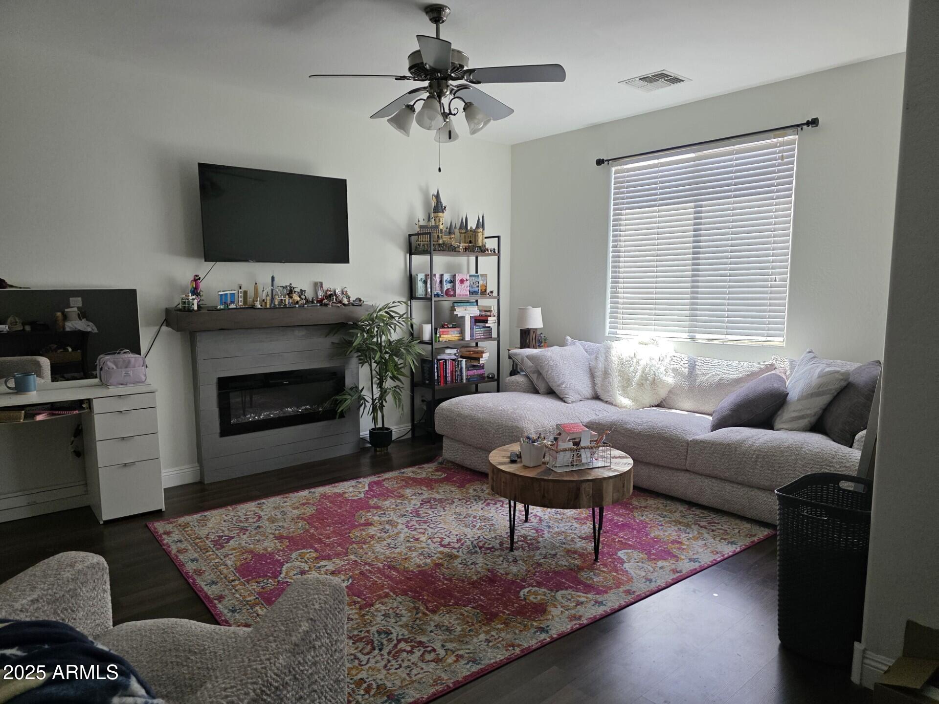 1614 W STEPHANIE Lane