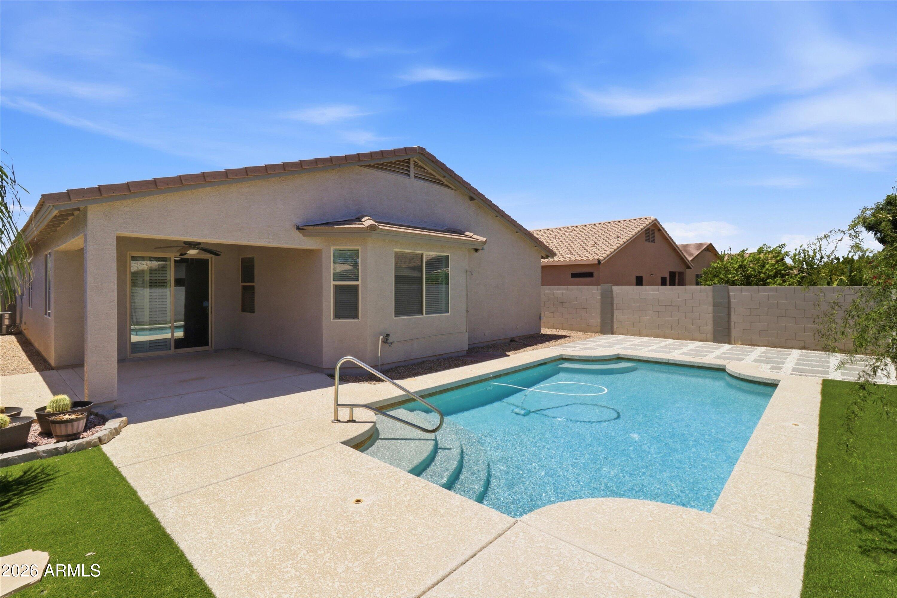 1614 W STEPHANIE Lane