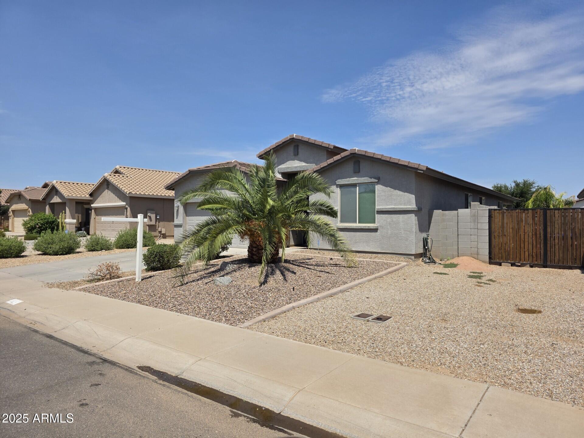 1614 W STEPHANIE Lane