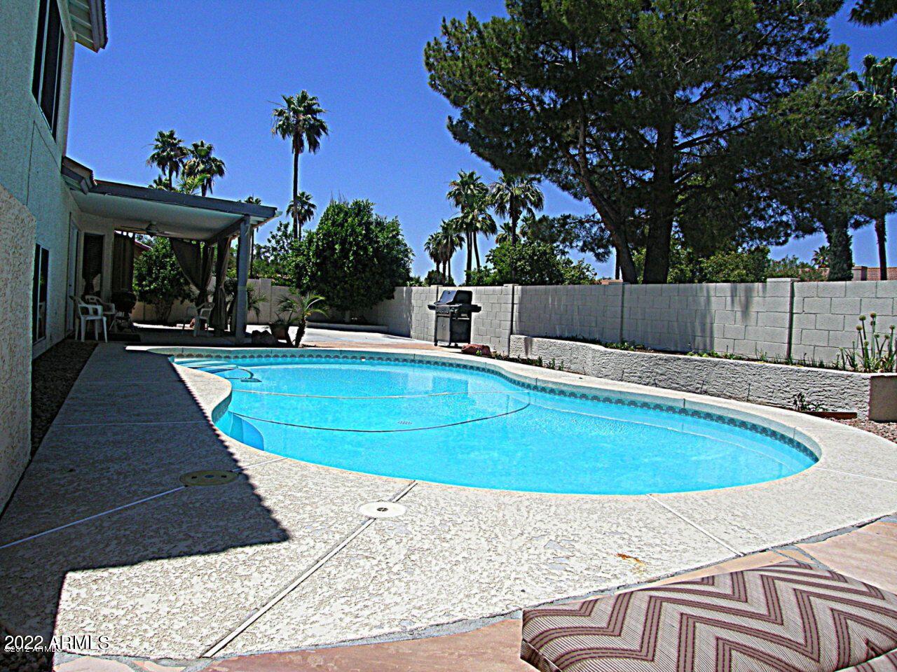 1338 E ENCINAS Avenue