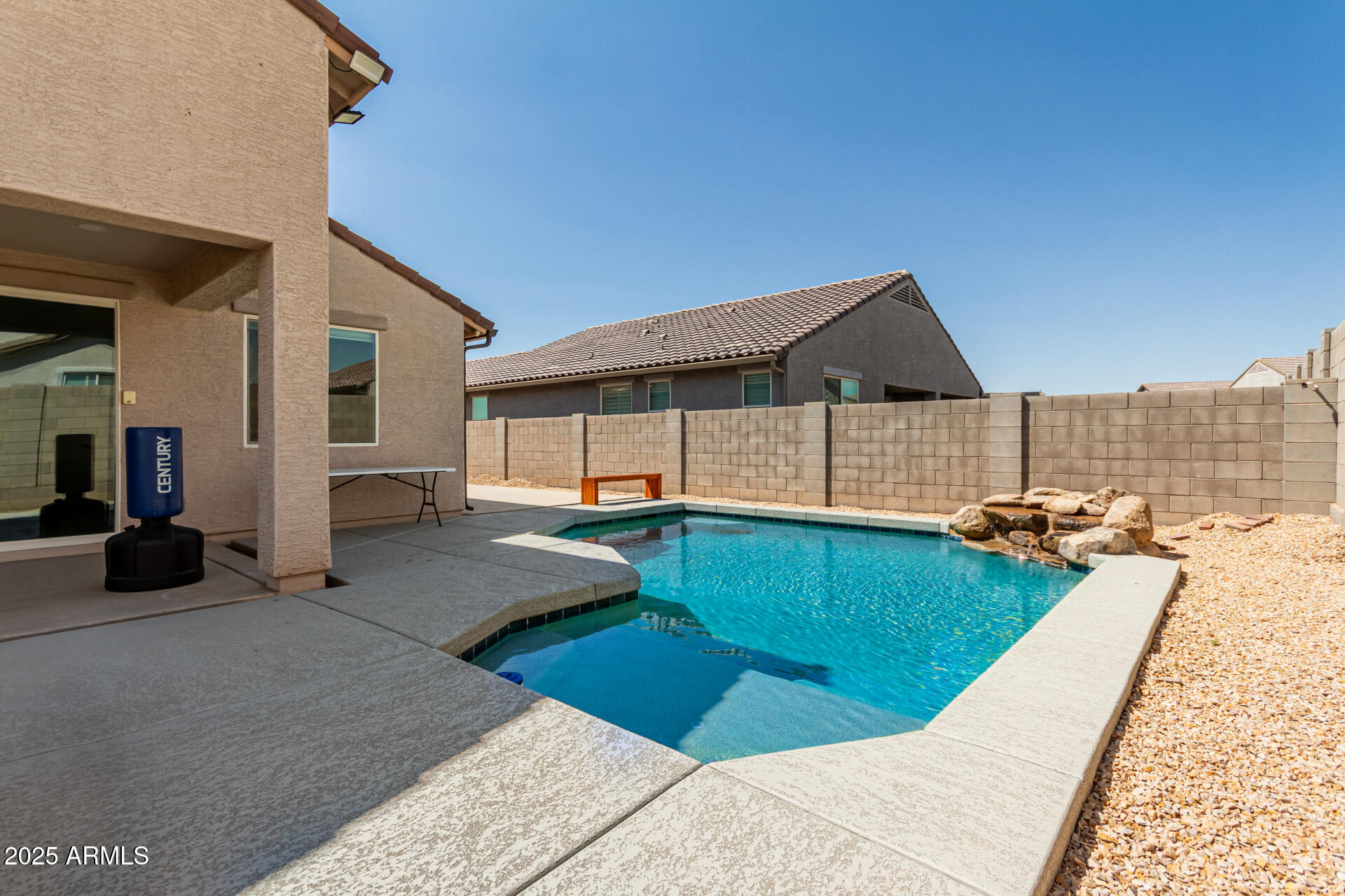 1194 E MEADOWRIDGE Drive