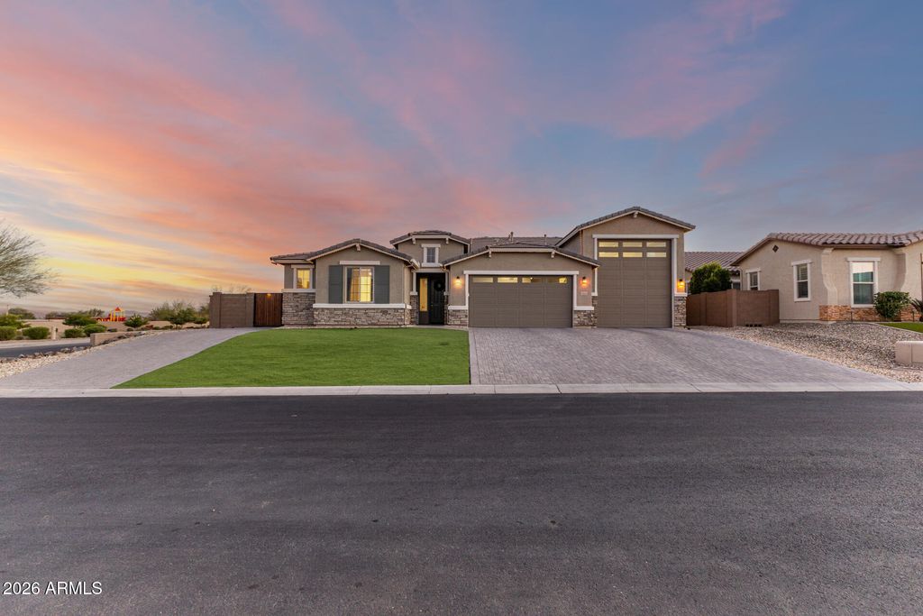 Photo of 12515 W Tuckey Lane, Glendale, AZ 85307 (MLS # 6988050)