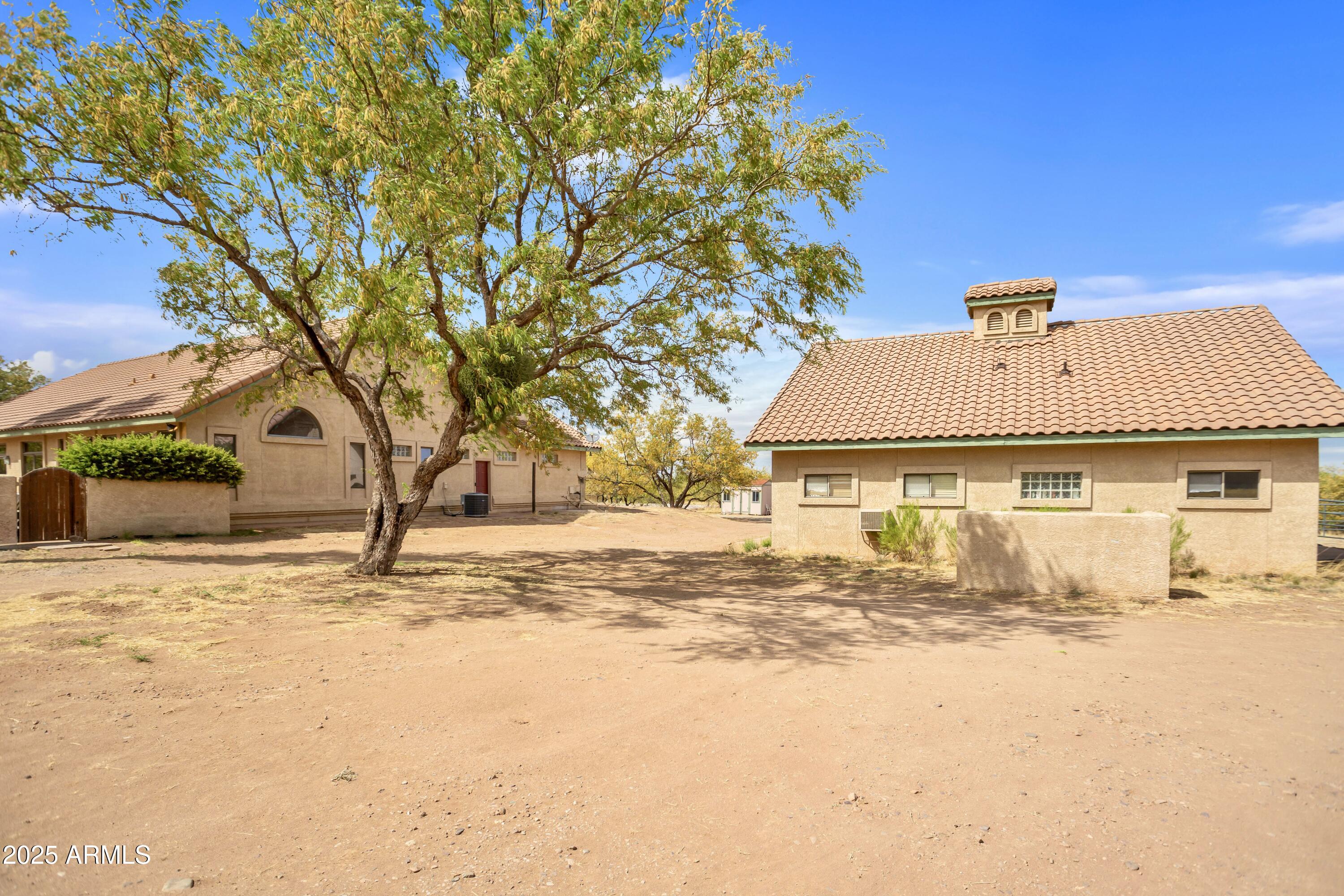 EXECUTIVE ACRES - Residential