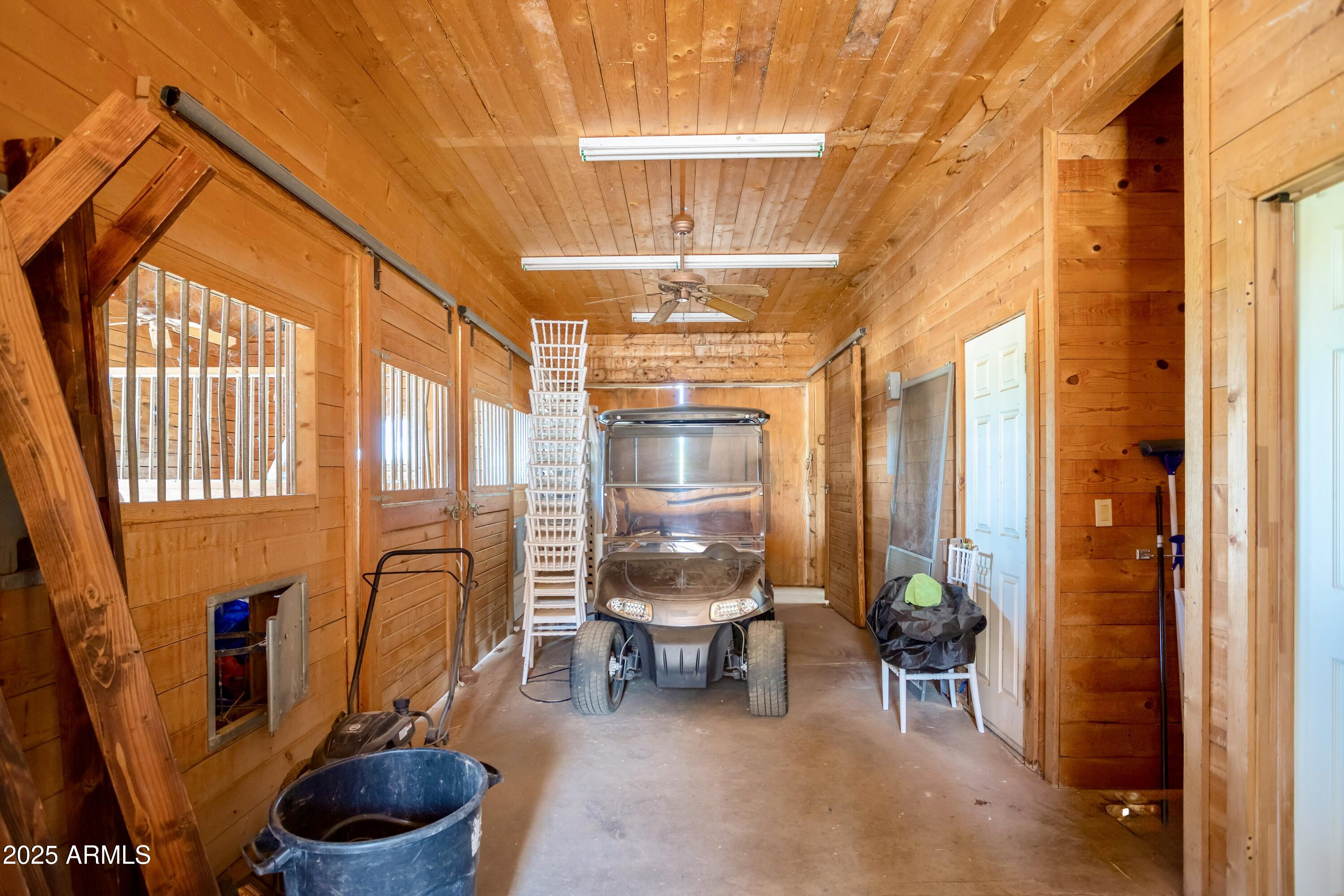 EXECUTIVE ACRES - Residential