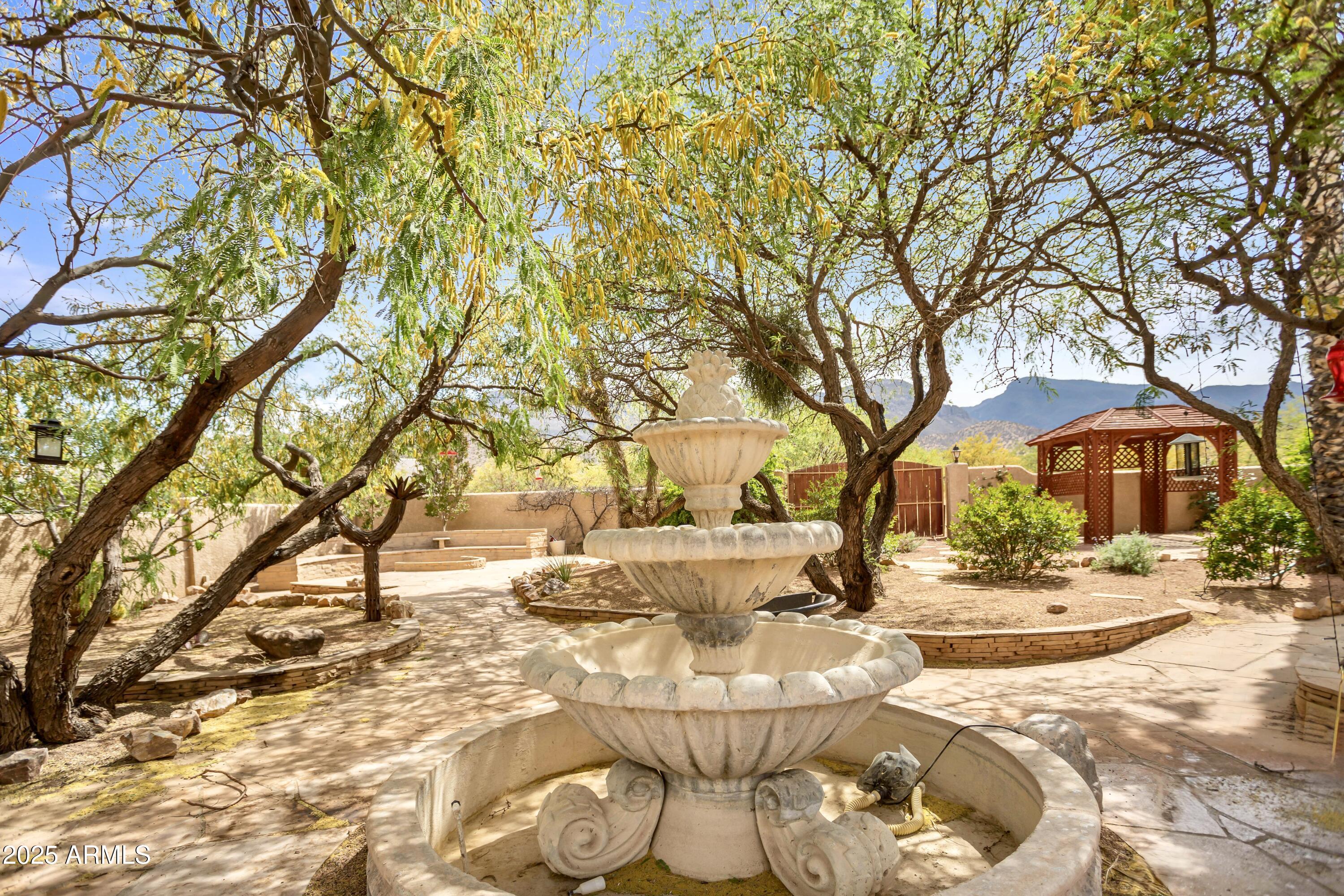 EXECUTIVE ACRES - Residential