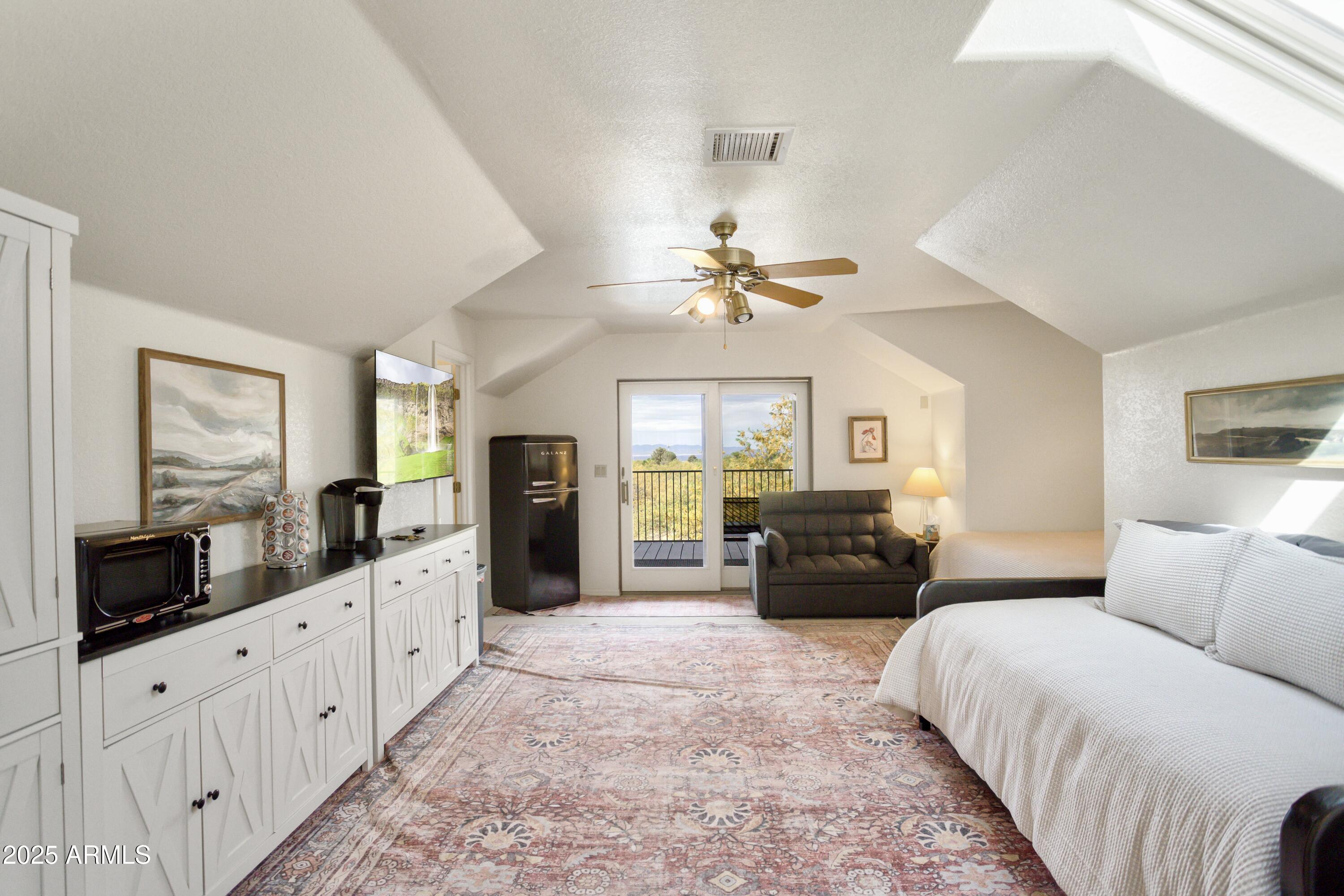 EXECUTIVE ACRES - Residential