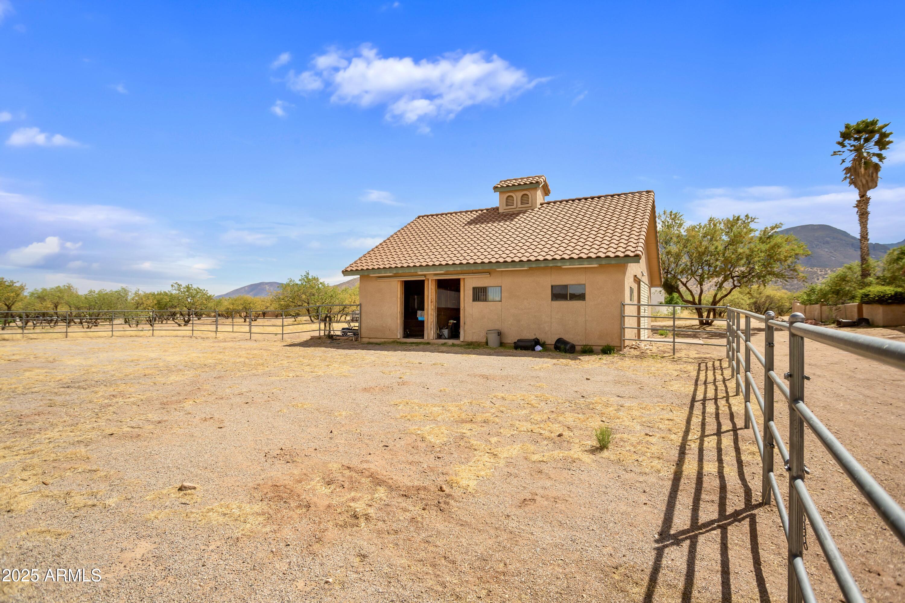 EXECUTIVE ACRES - Residential