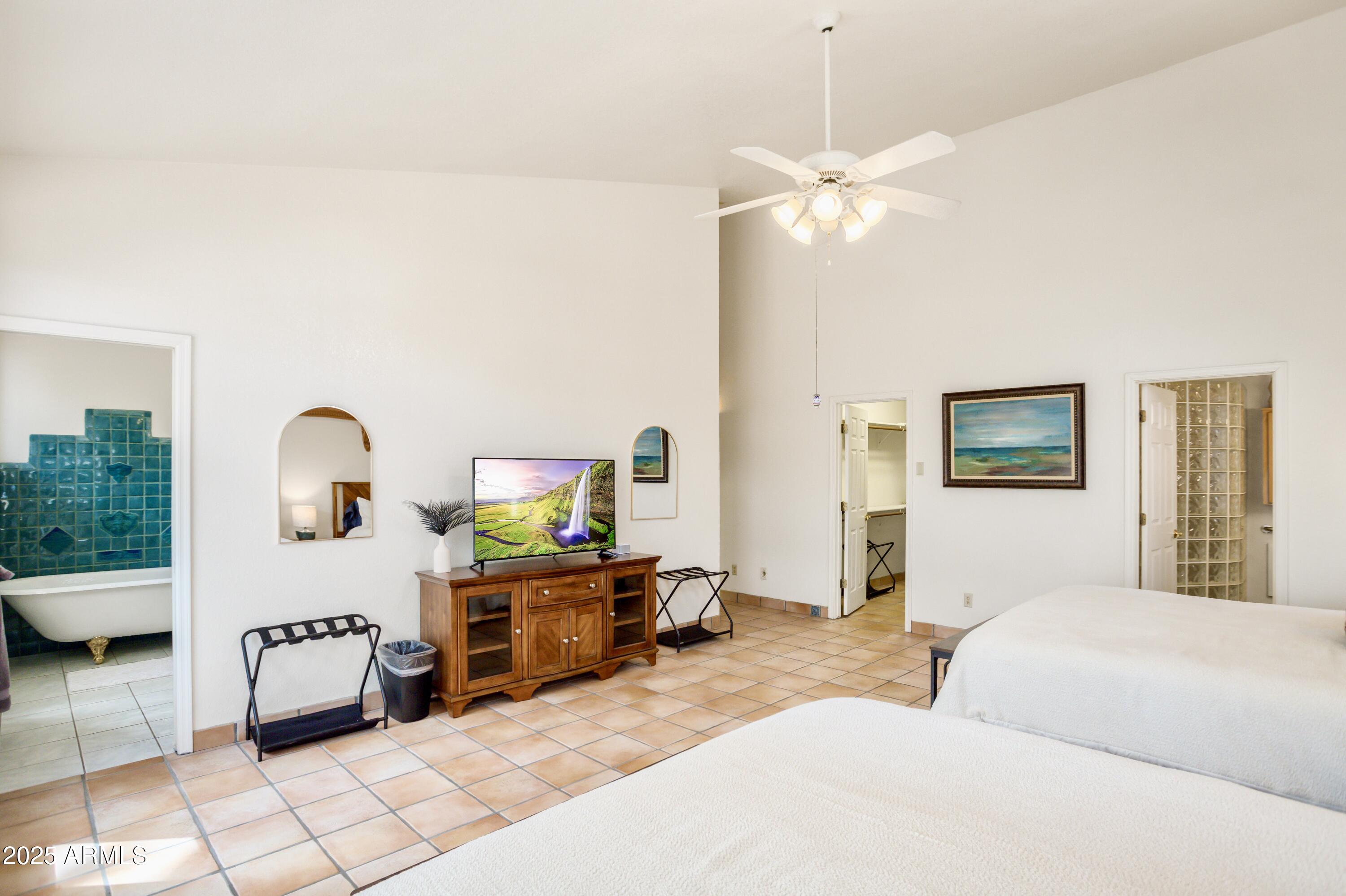 EXECUTIVE ACRES - Residential