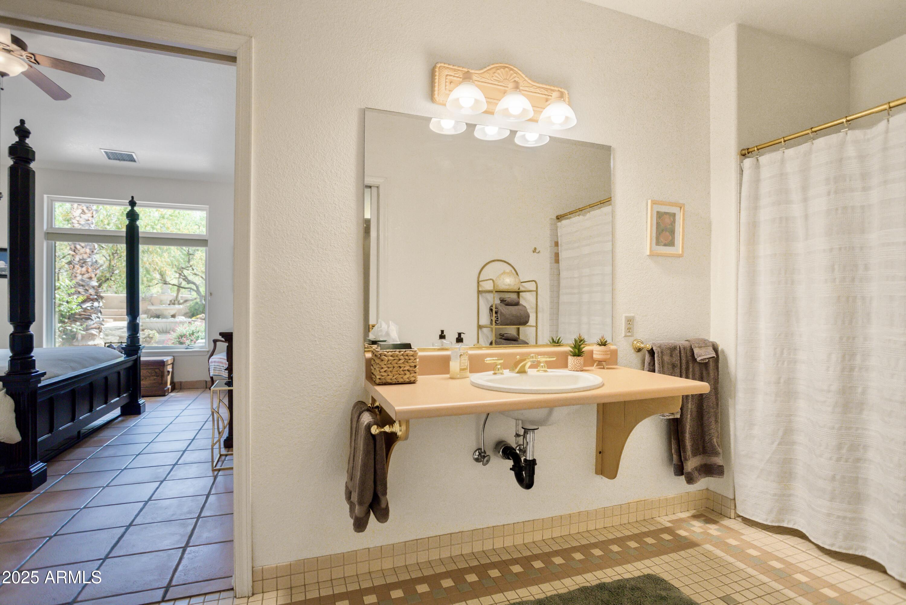 EXECUTIVE ACRES - Residential