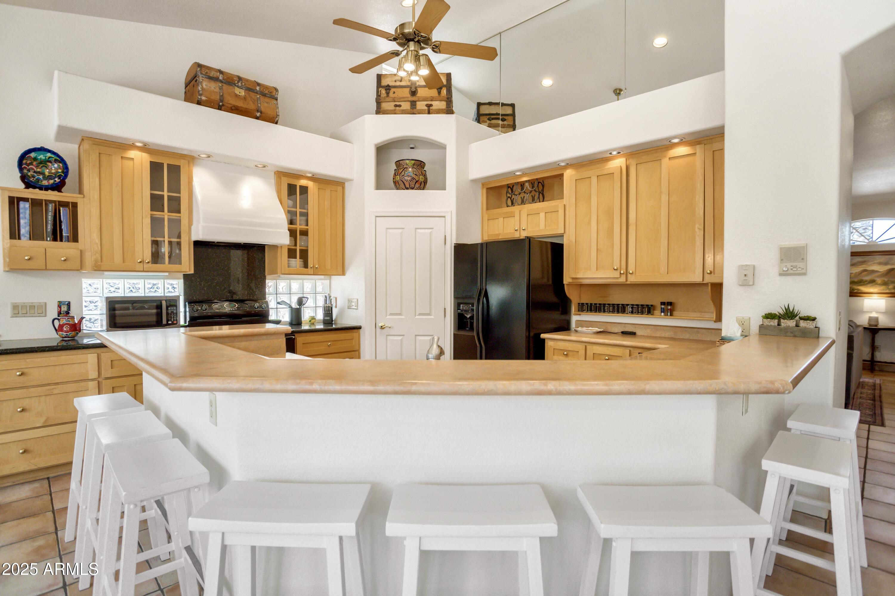 EXECUTIVE ACRES - Residential