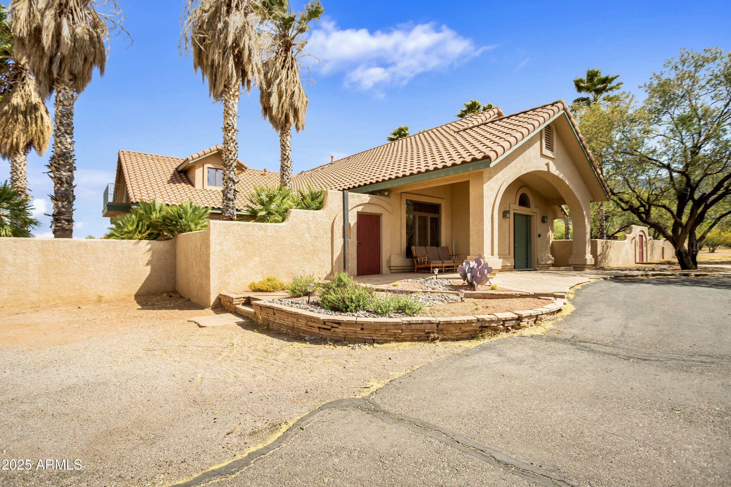 EXECUTIVE ACRES - Residential