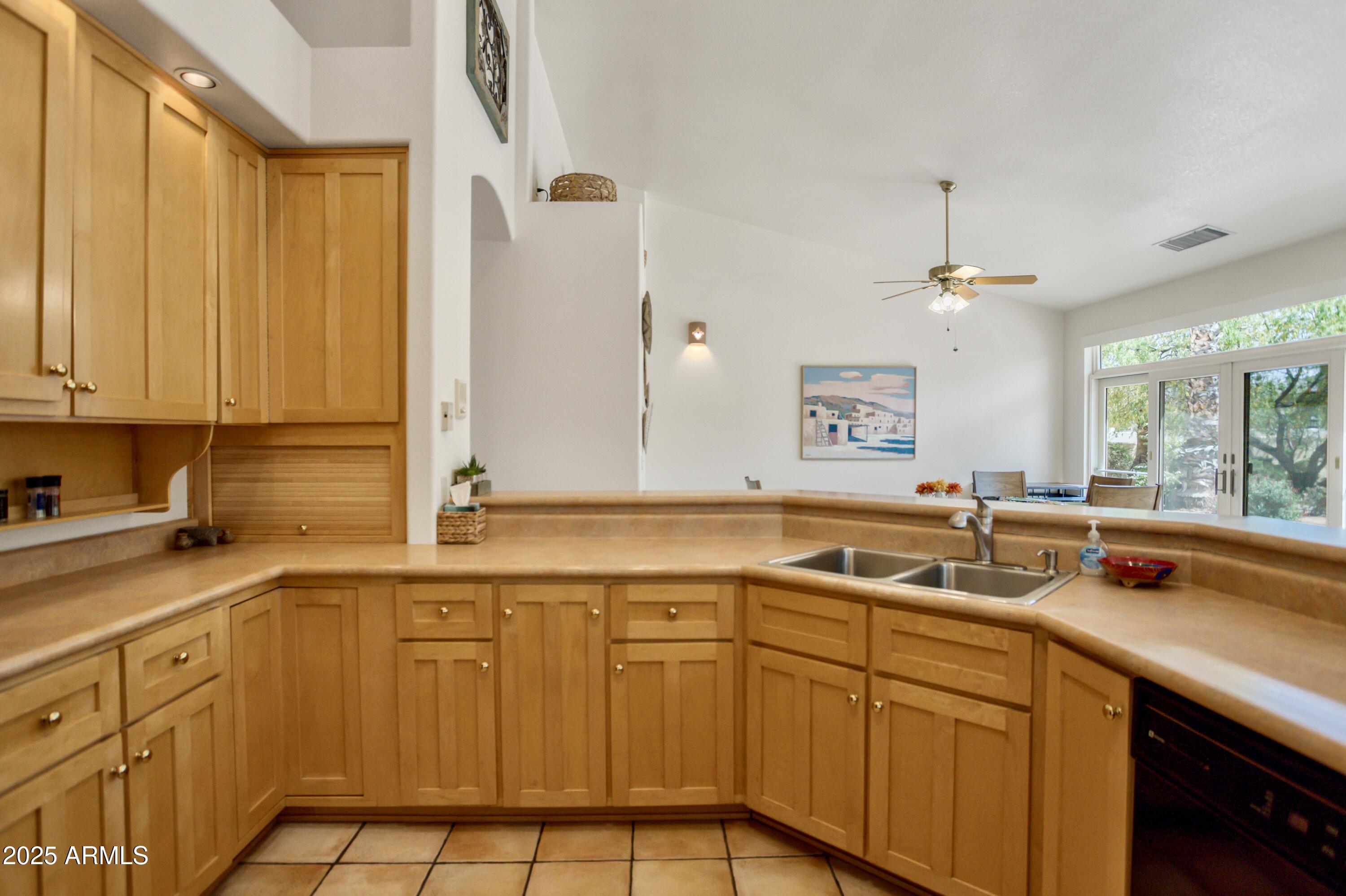 EXECUTIVE ACRES - Residential