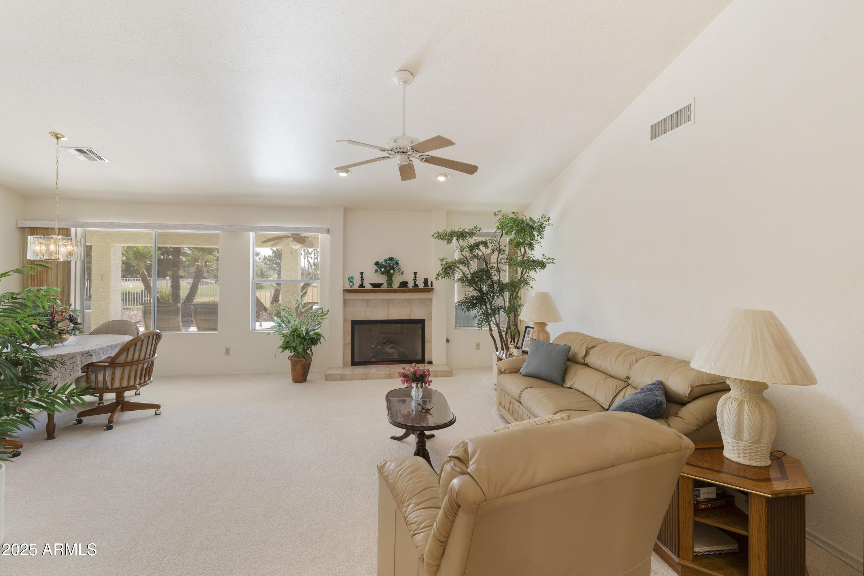 563 W CHAMPAGNE Drive