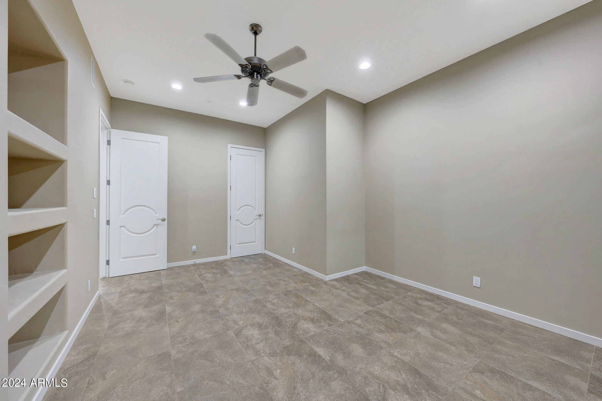 SCOTTSDALE MOUNTAIN - Residential