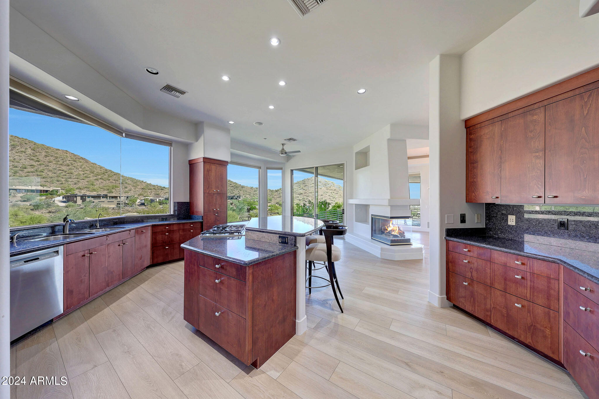 SCOTTSDALE MOUNTAIN - Residential