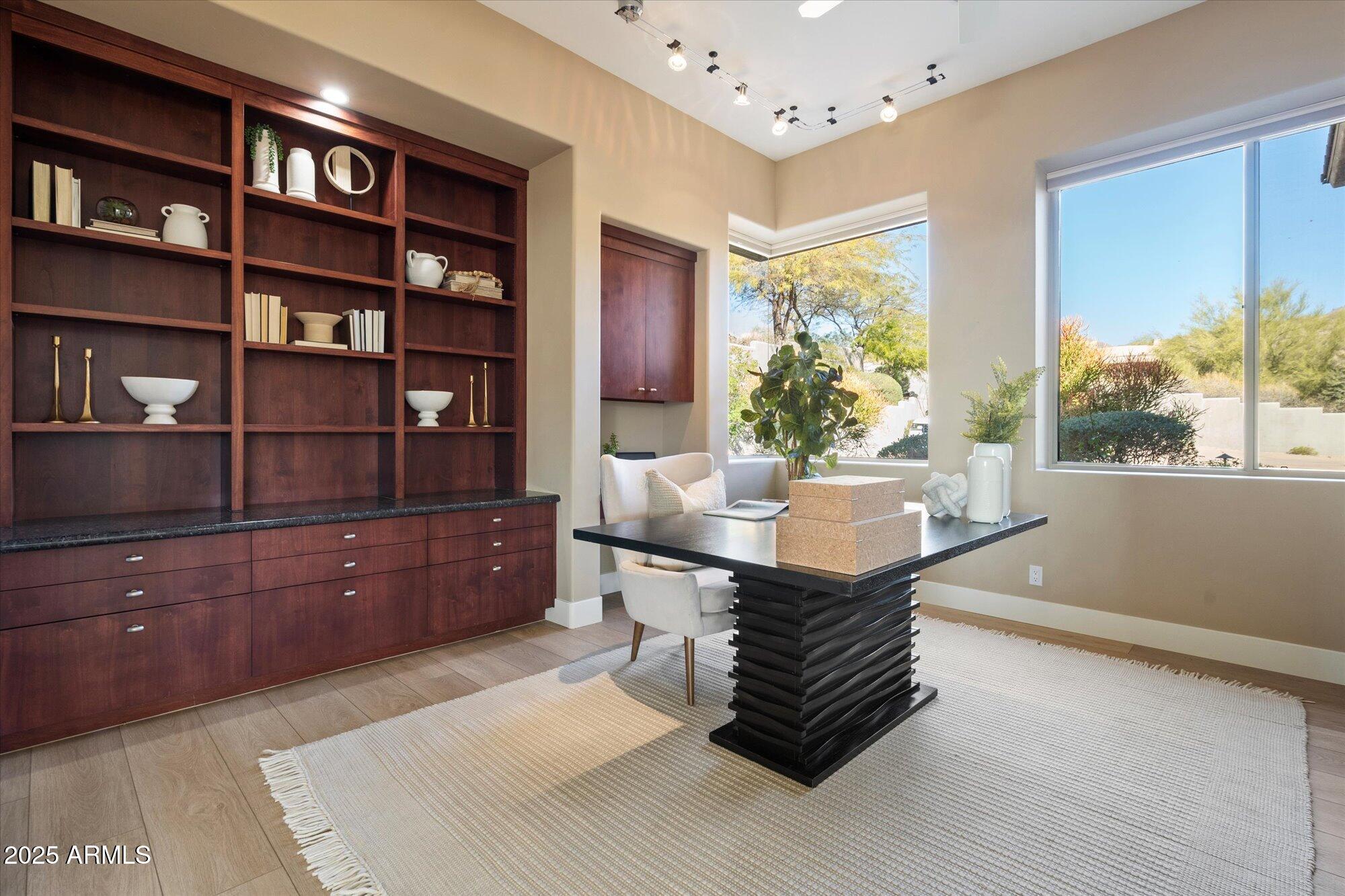 SCOTTSDALE MOUNTAIN - Residential