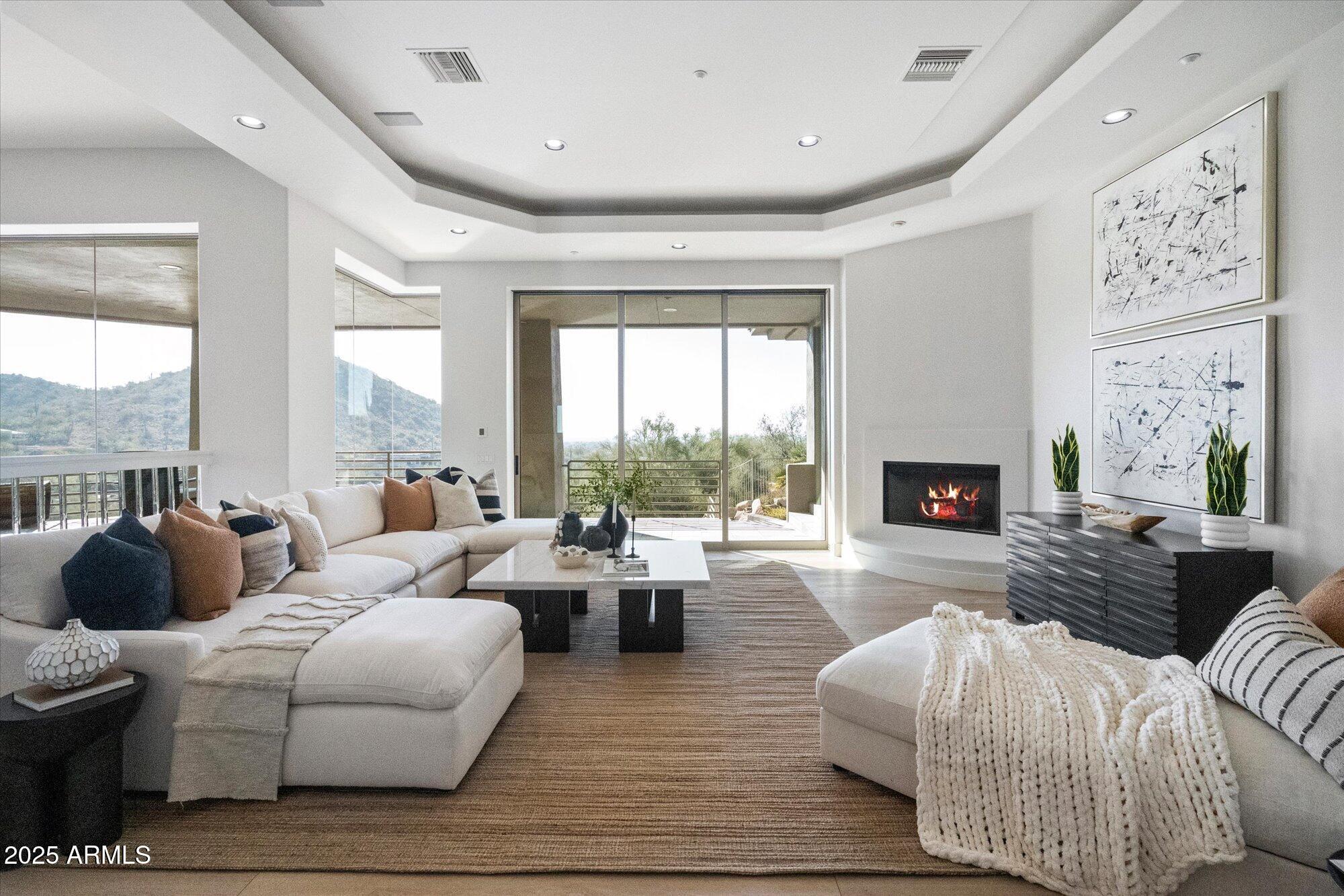 SCOTTSDALE MOUNTAIN - Residential