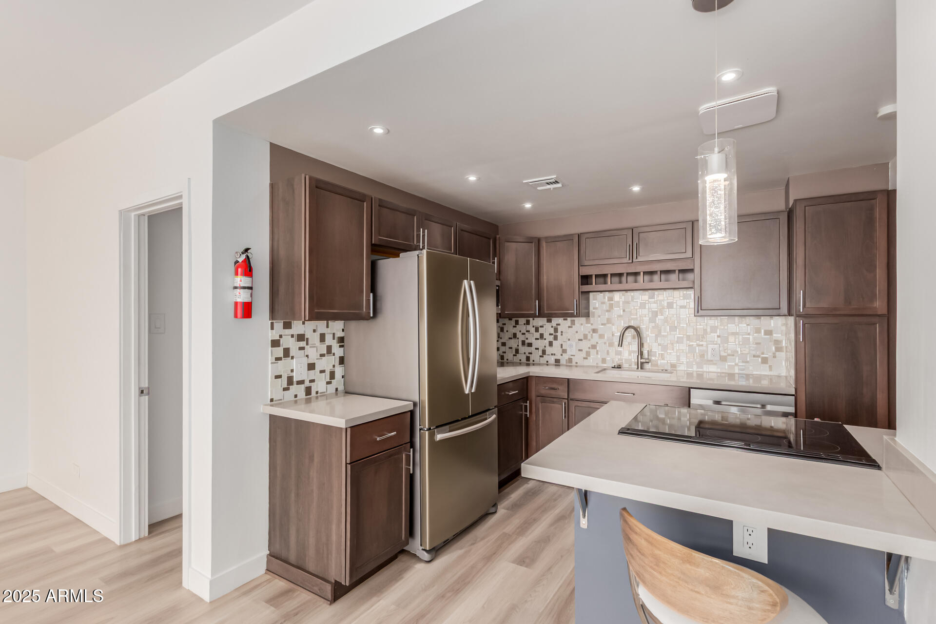 207 W CLARENDON Avenue H9