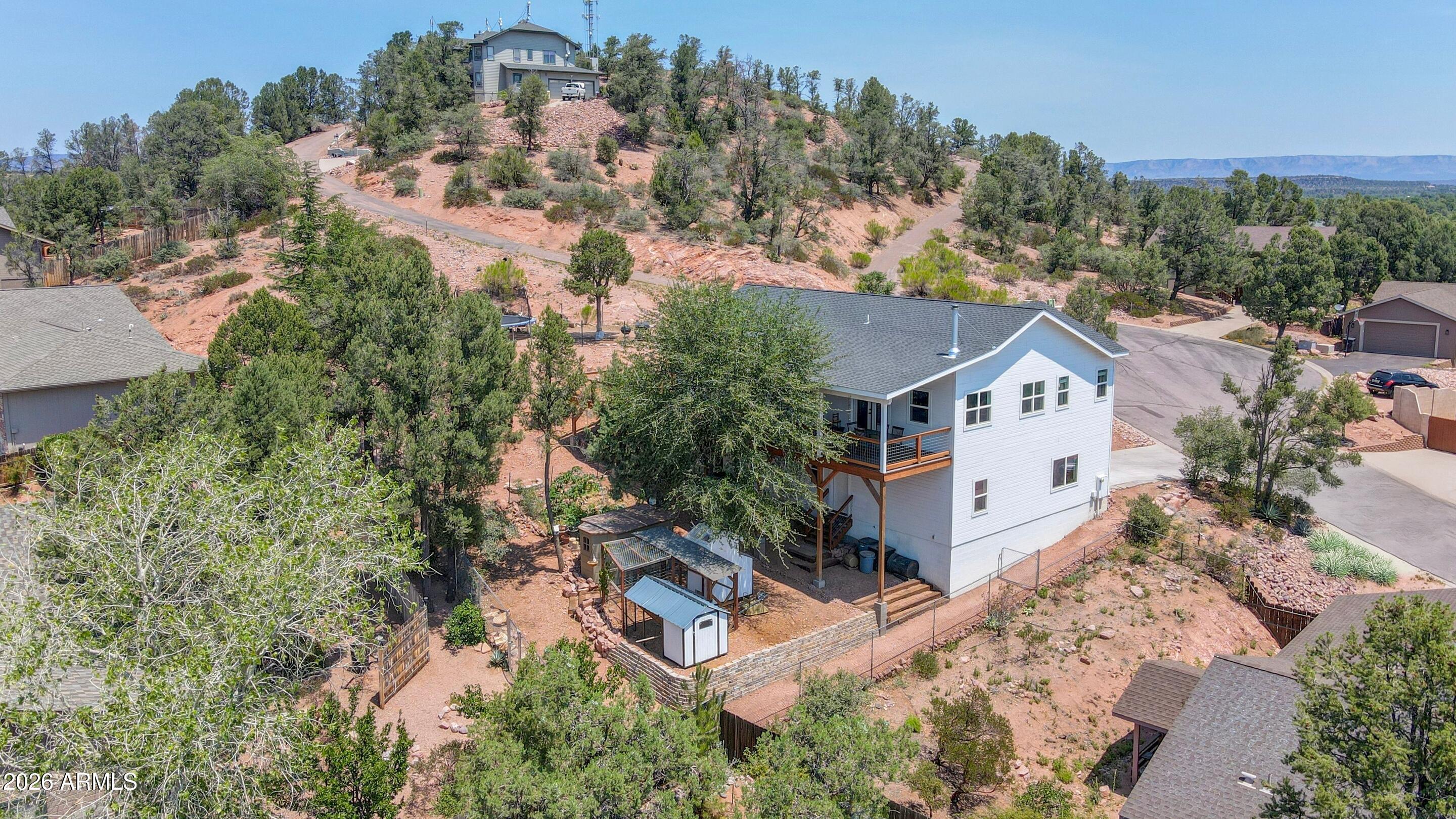 102 N Lookout Point
